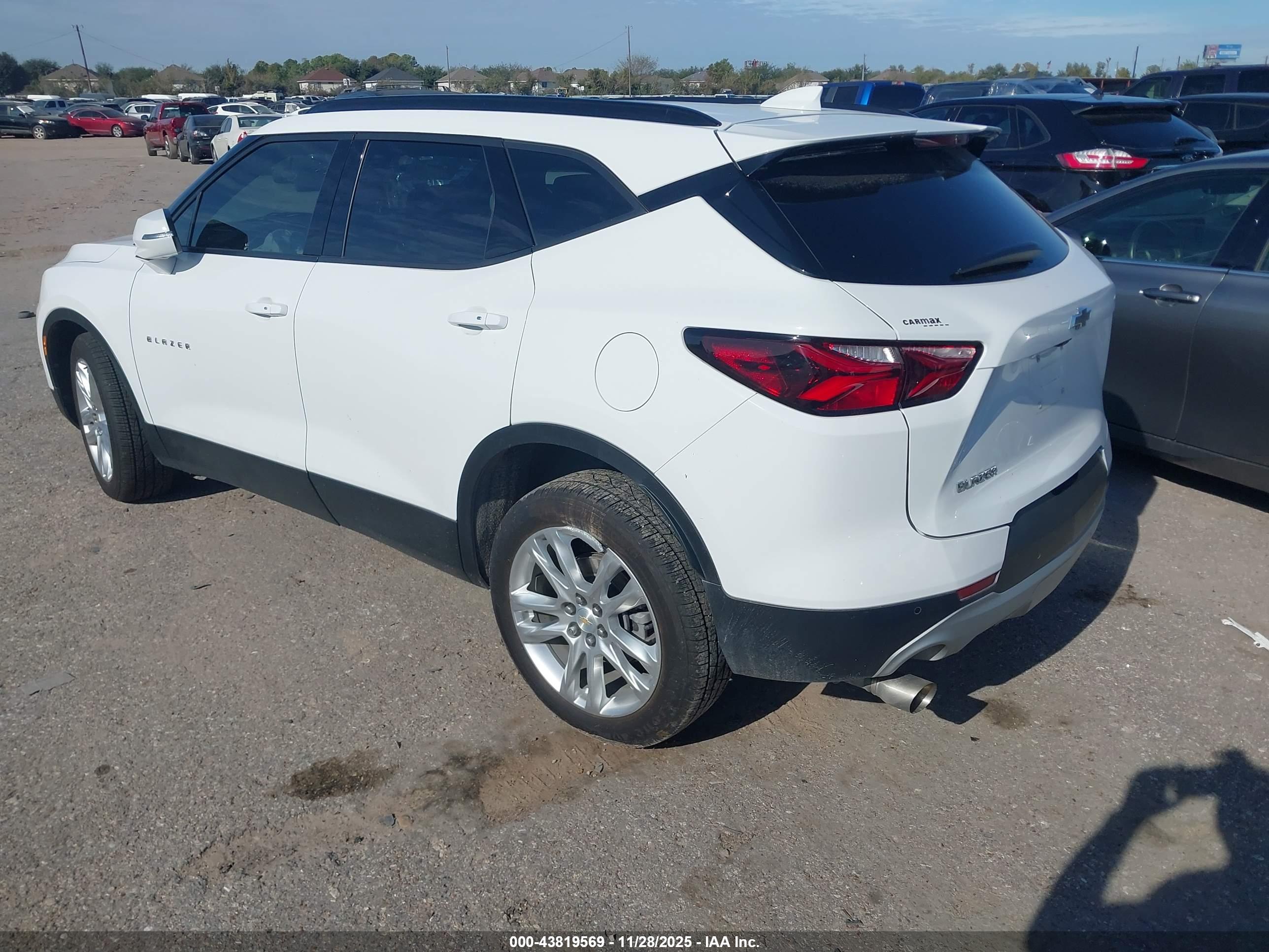 CHEVROLET BLAZER image 3