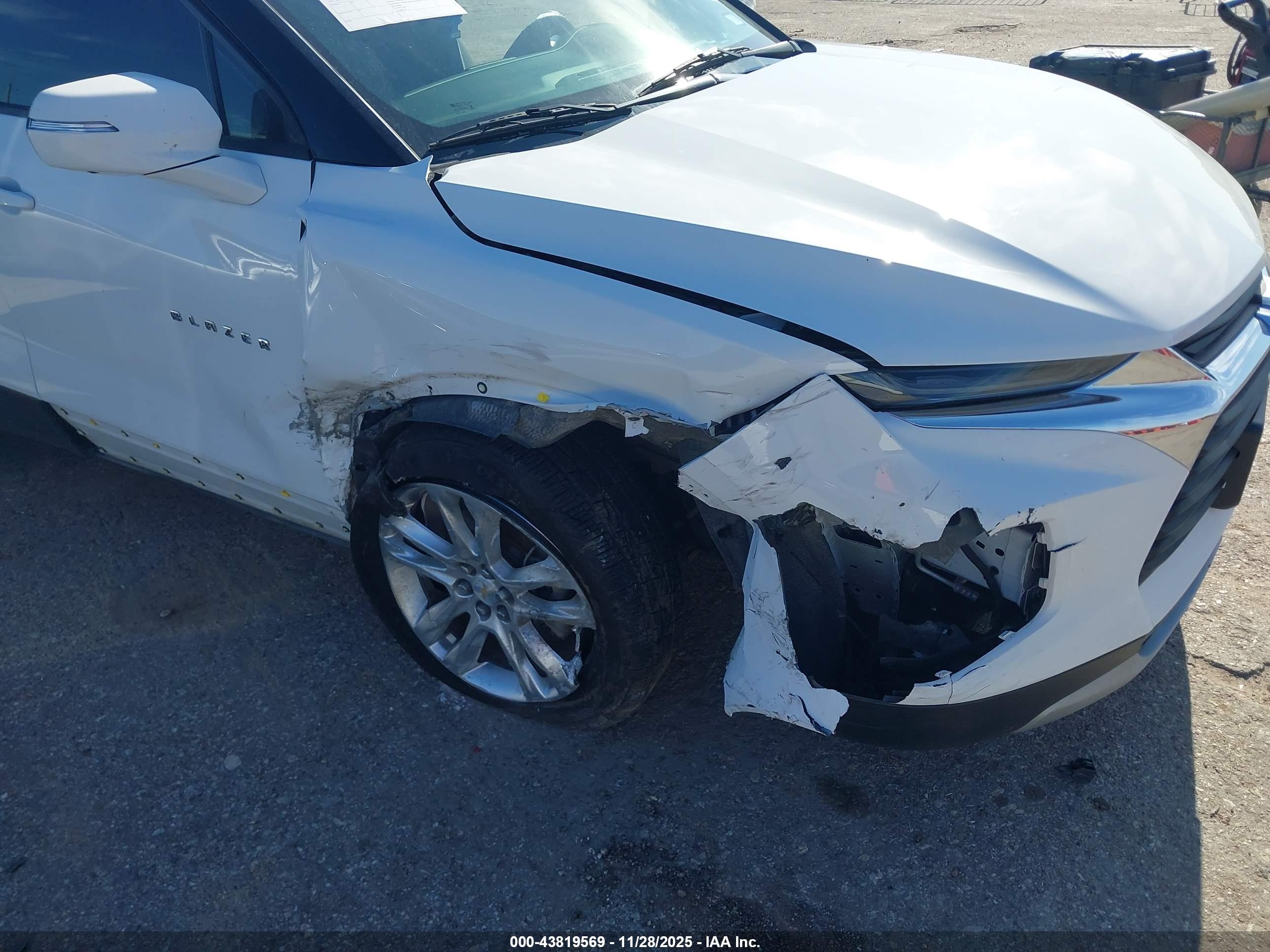 CHEVROLET BLAZER image 6