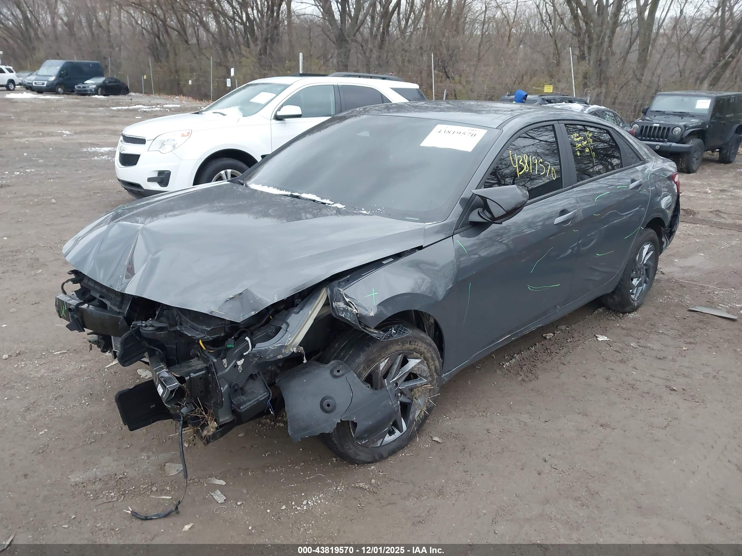 HYUNDAI ELANTRA image 2