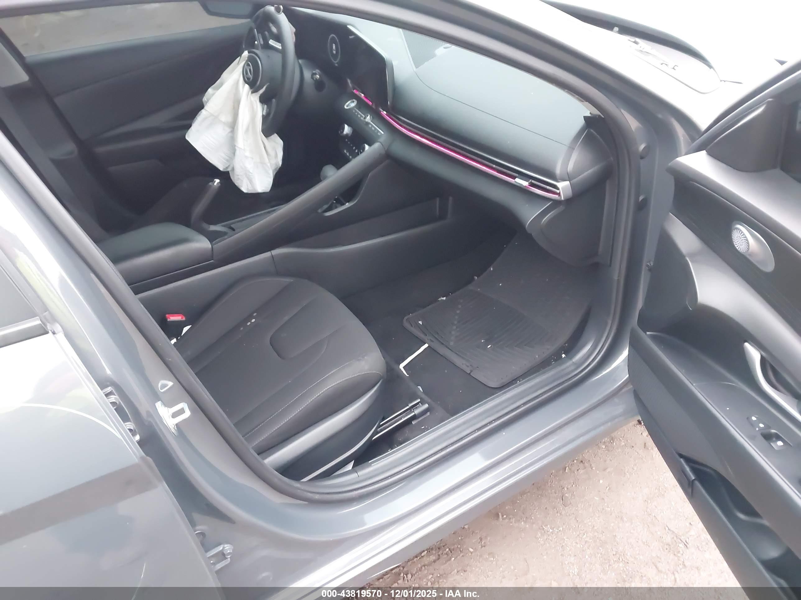 HYUNDAI ELANTRA image 5