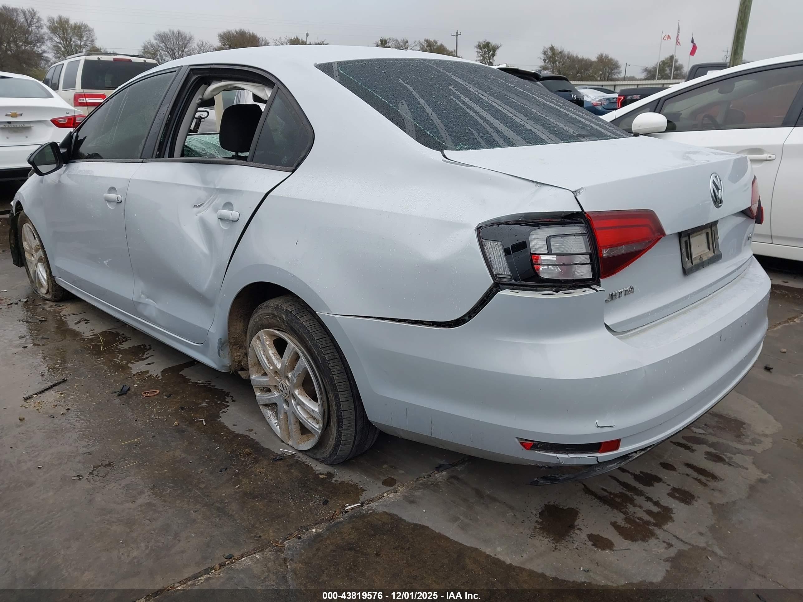 VOLKSWAGEN JETTA image 3