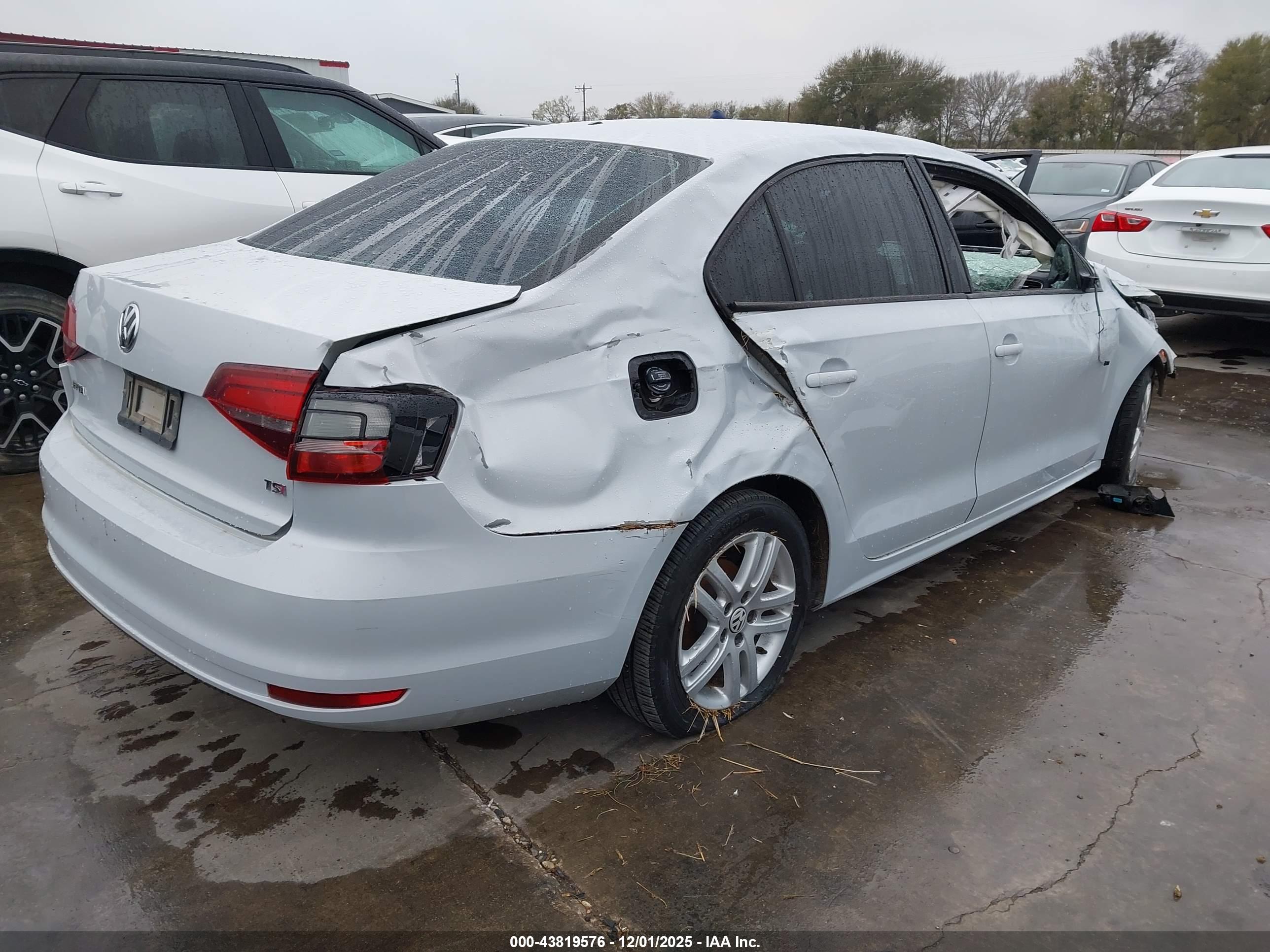VOLKSWAGEN JETTA image 4