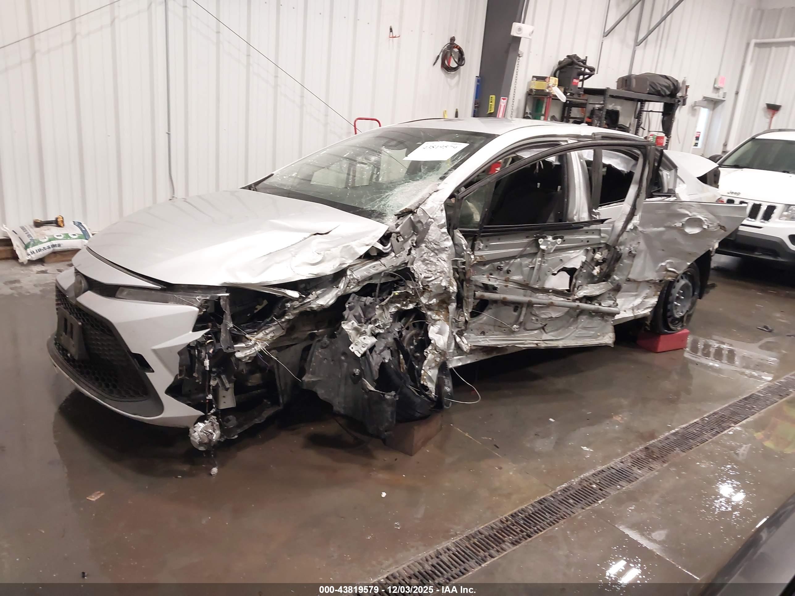 TOYOTA COROLLA image 2
