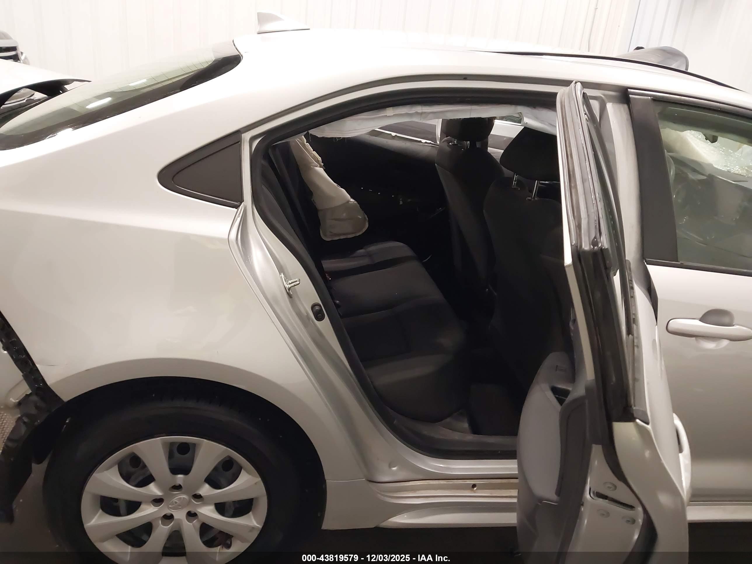 TOYOTA COROLLA image 8