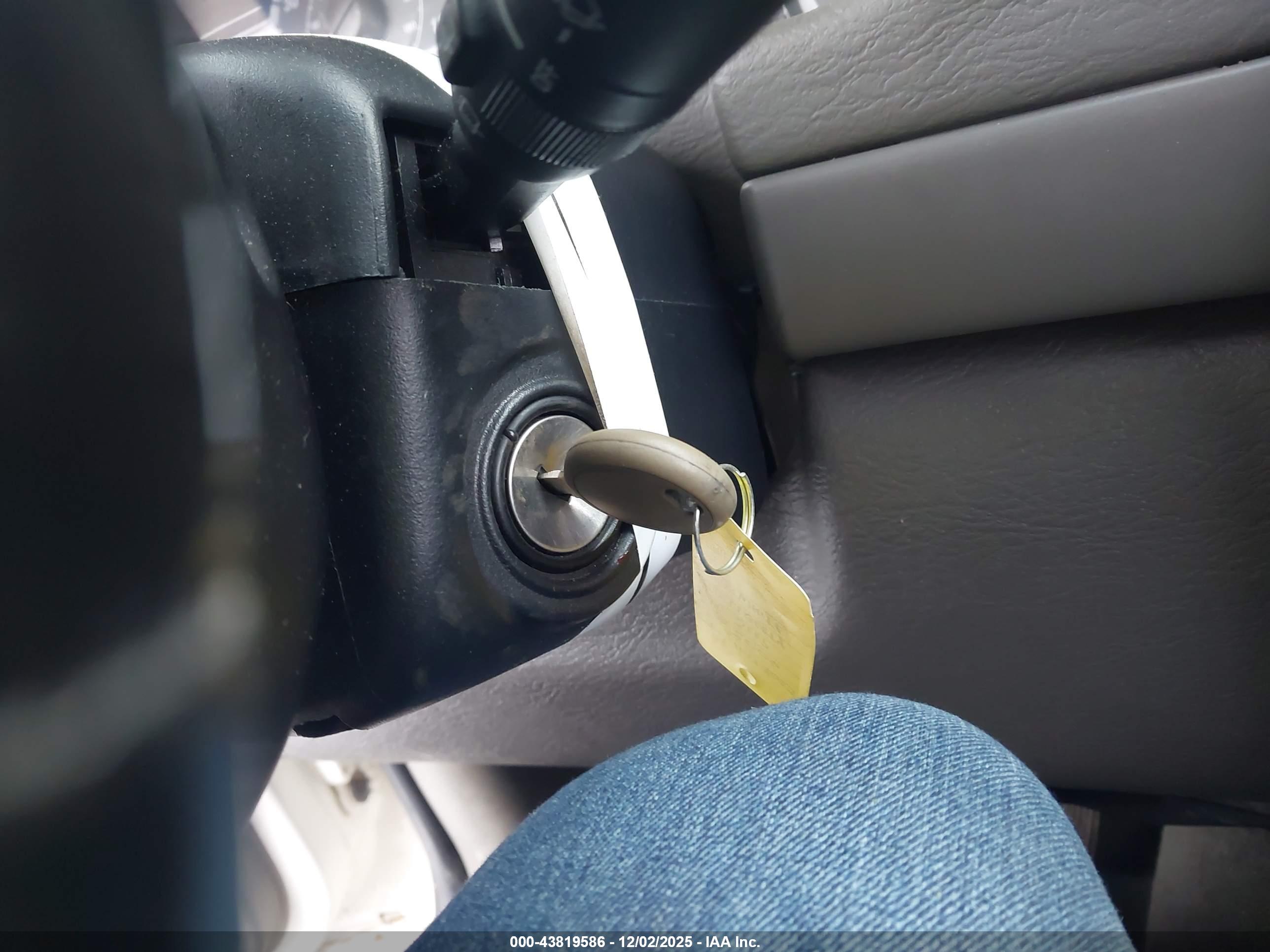 JEEP LIBERTY image 11