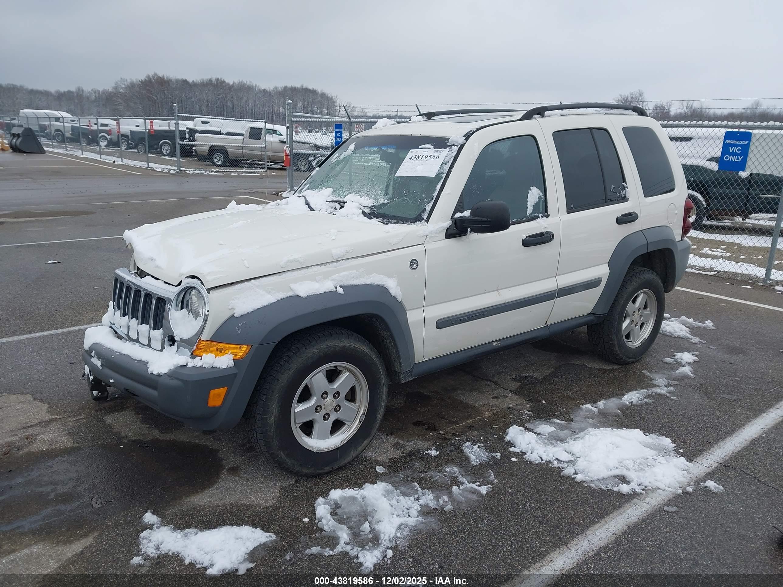 JEEP LIBERTY image 2