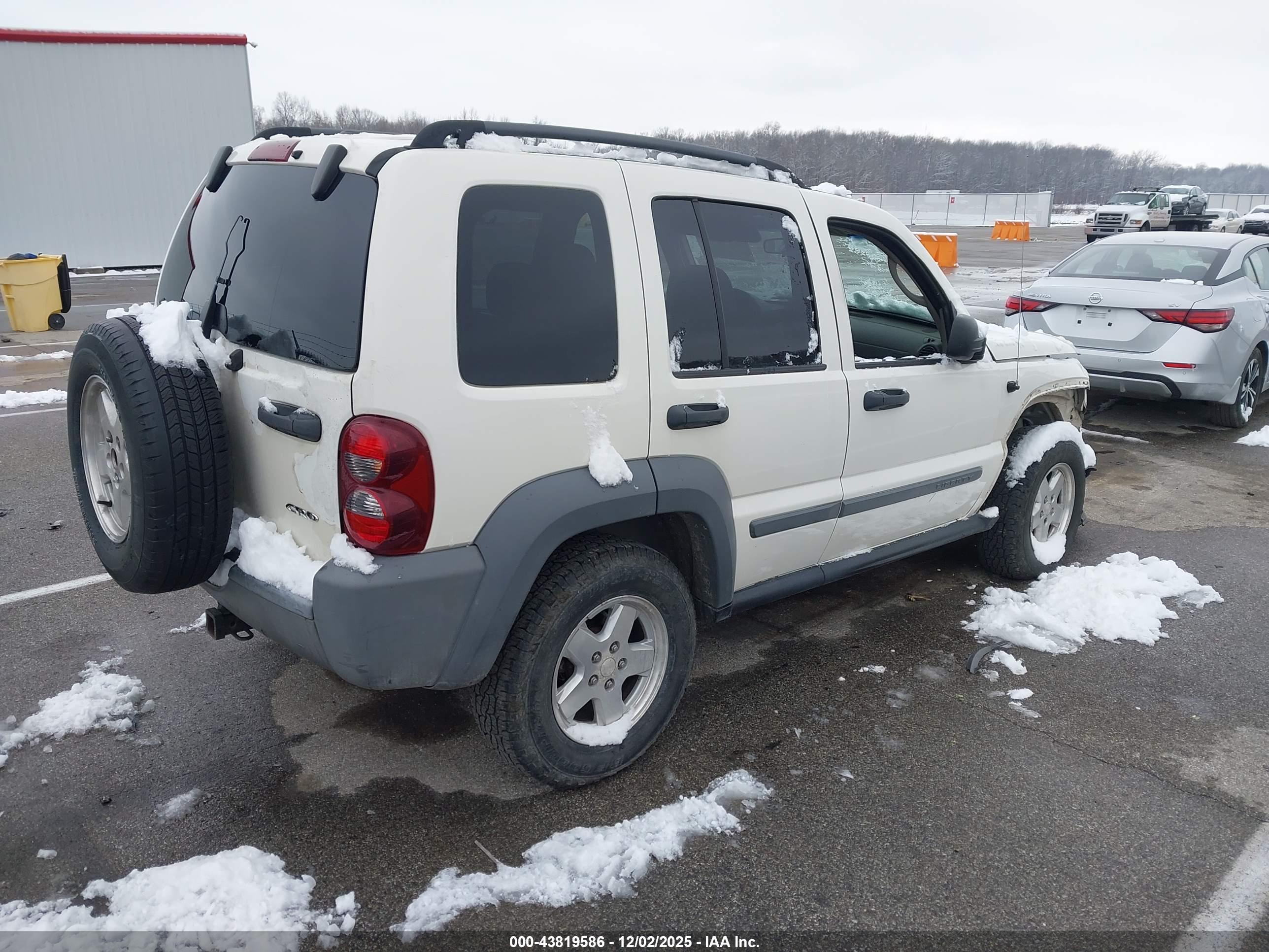 JEEP LIBERTY image 4