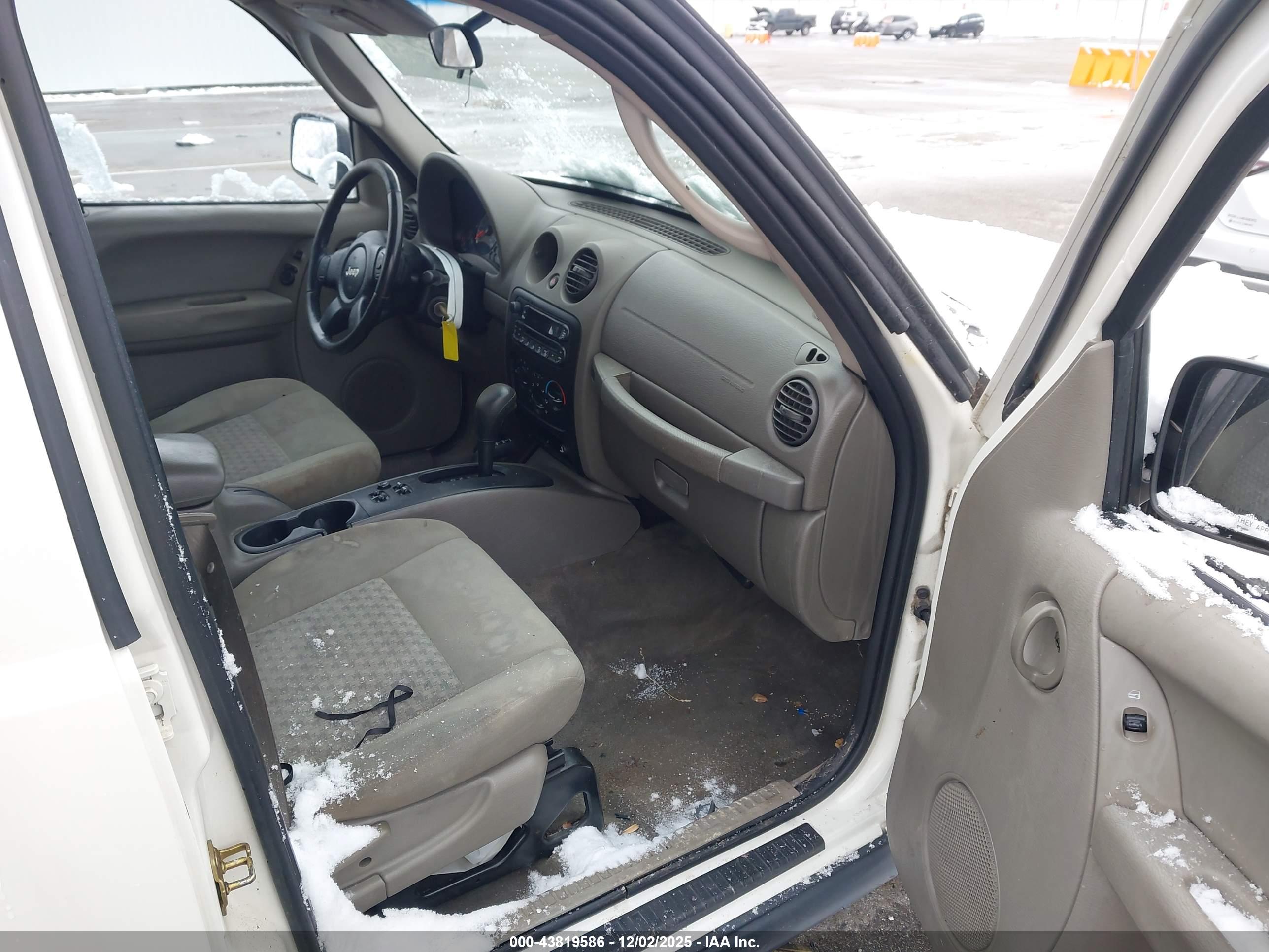 JEEP LIBERTY image 5
