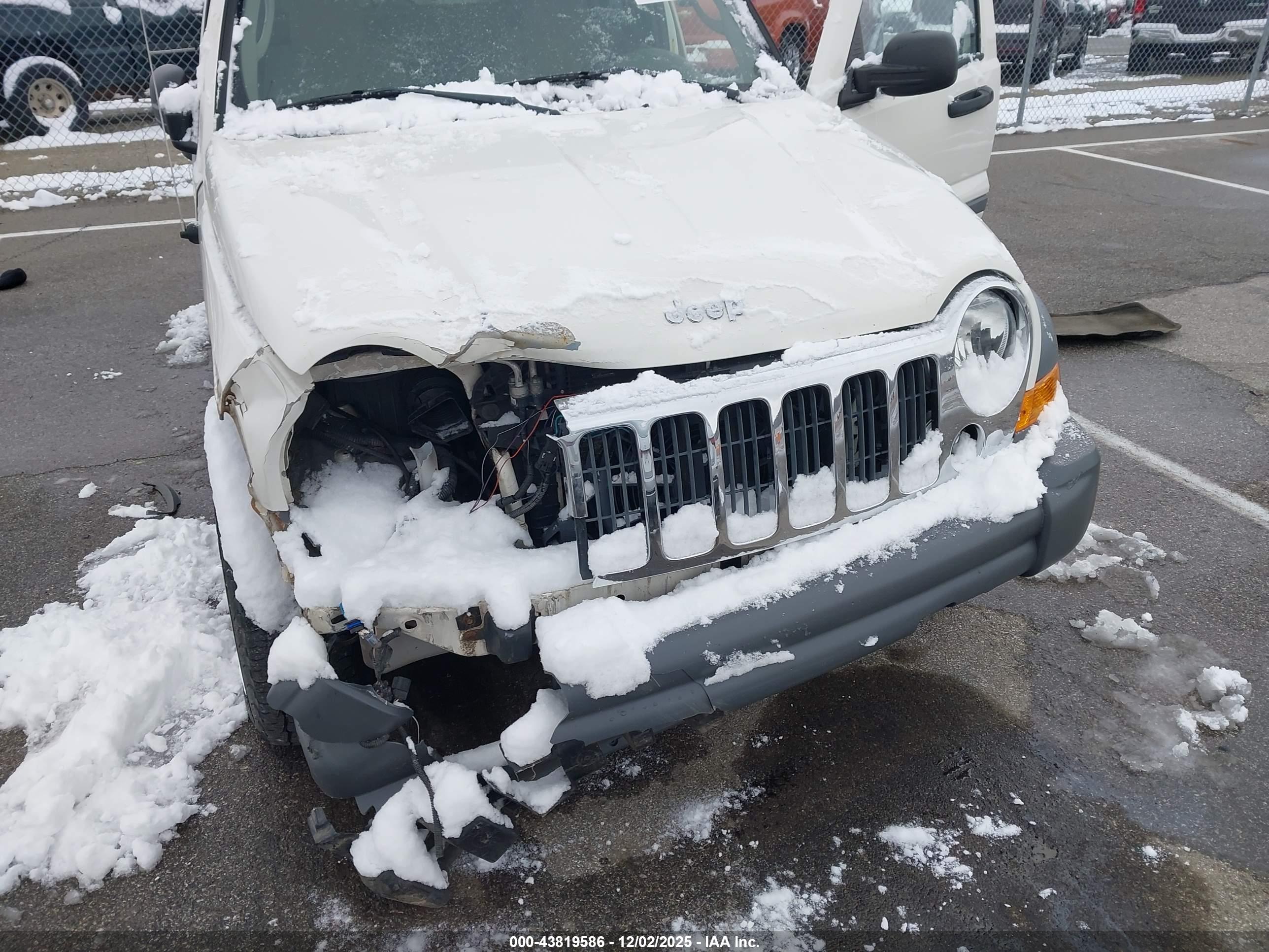 JEEP LIBERTY image 6