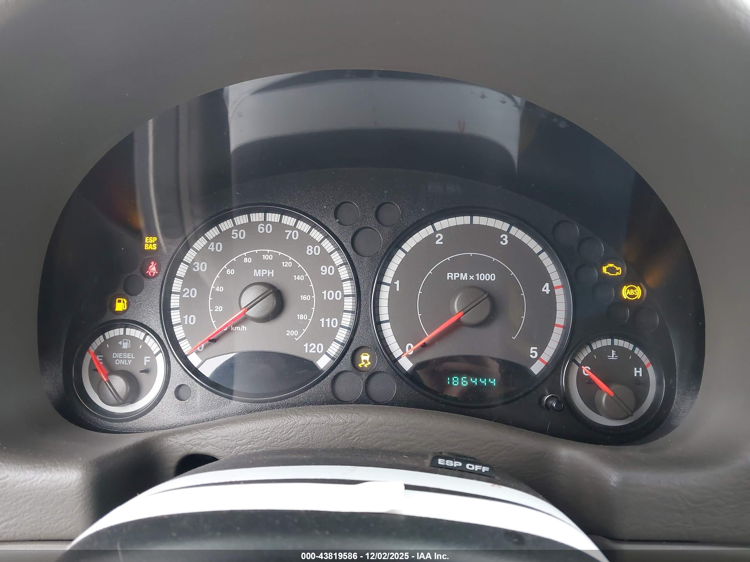 JEEP LIBERTY image 7