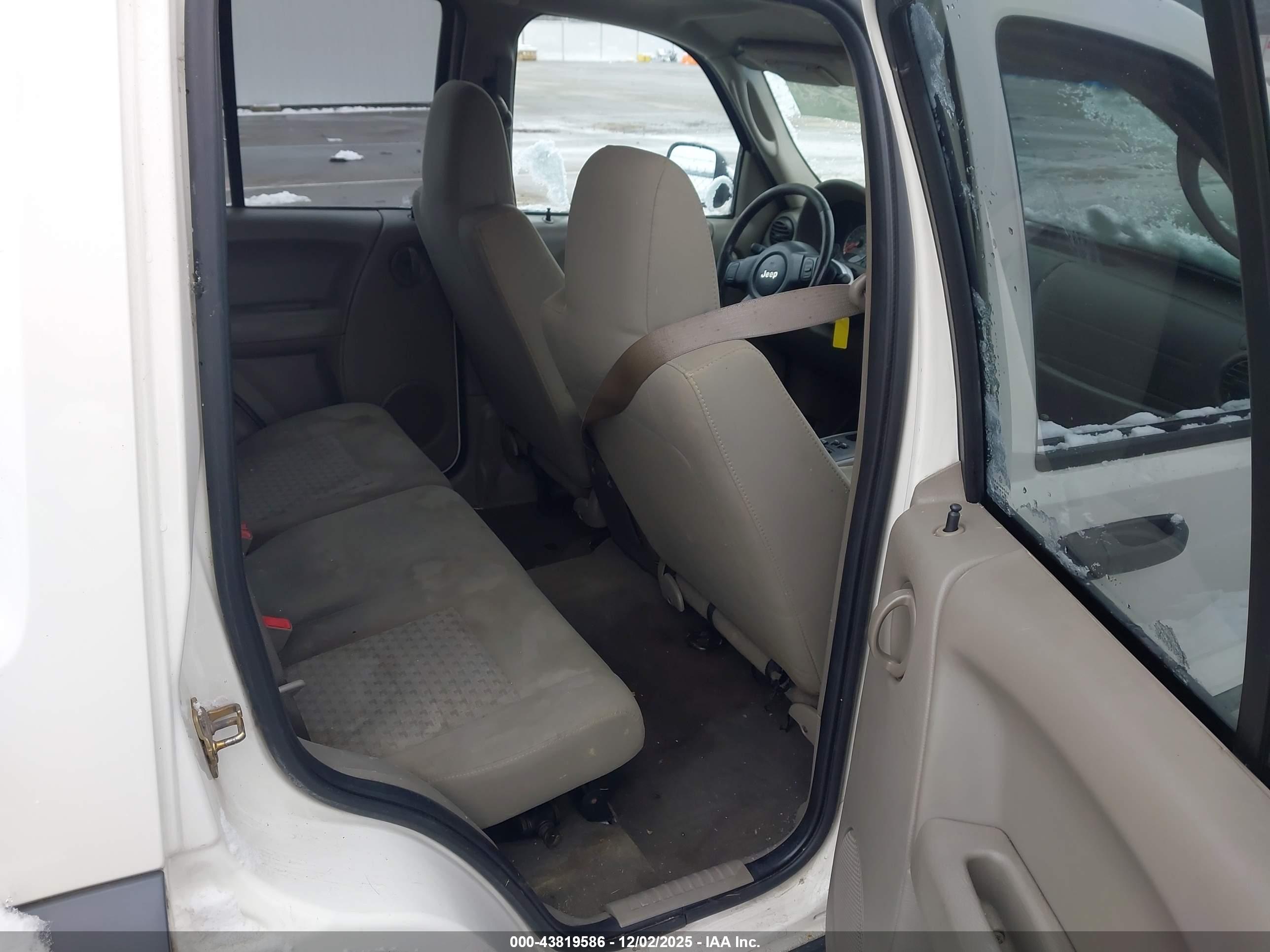JEEP LIBERTY image 8