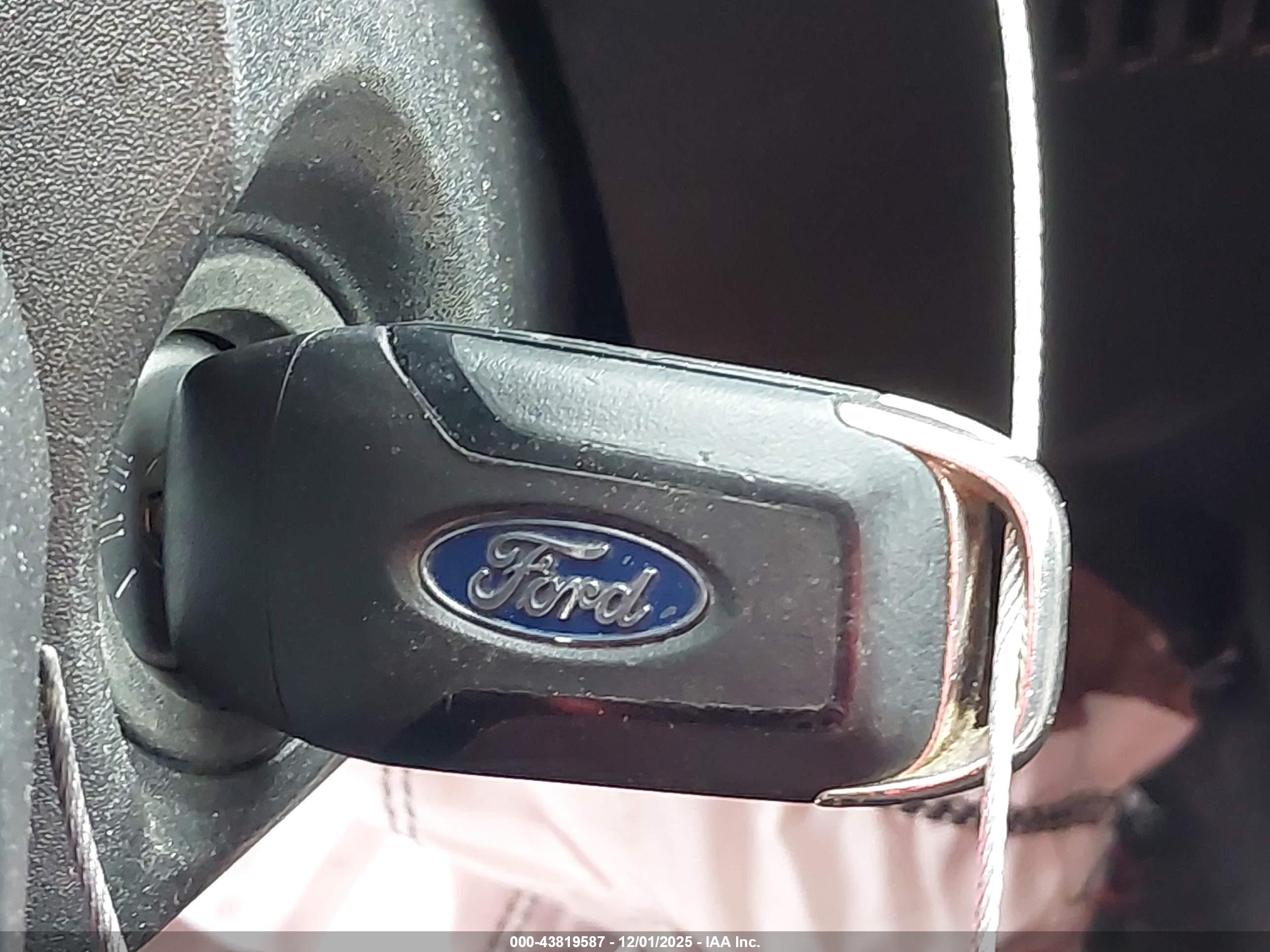 FORD FUSION image 11