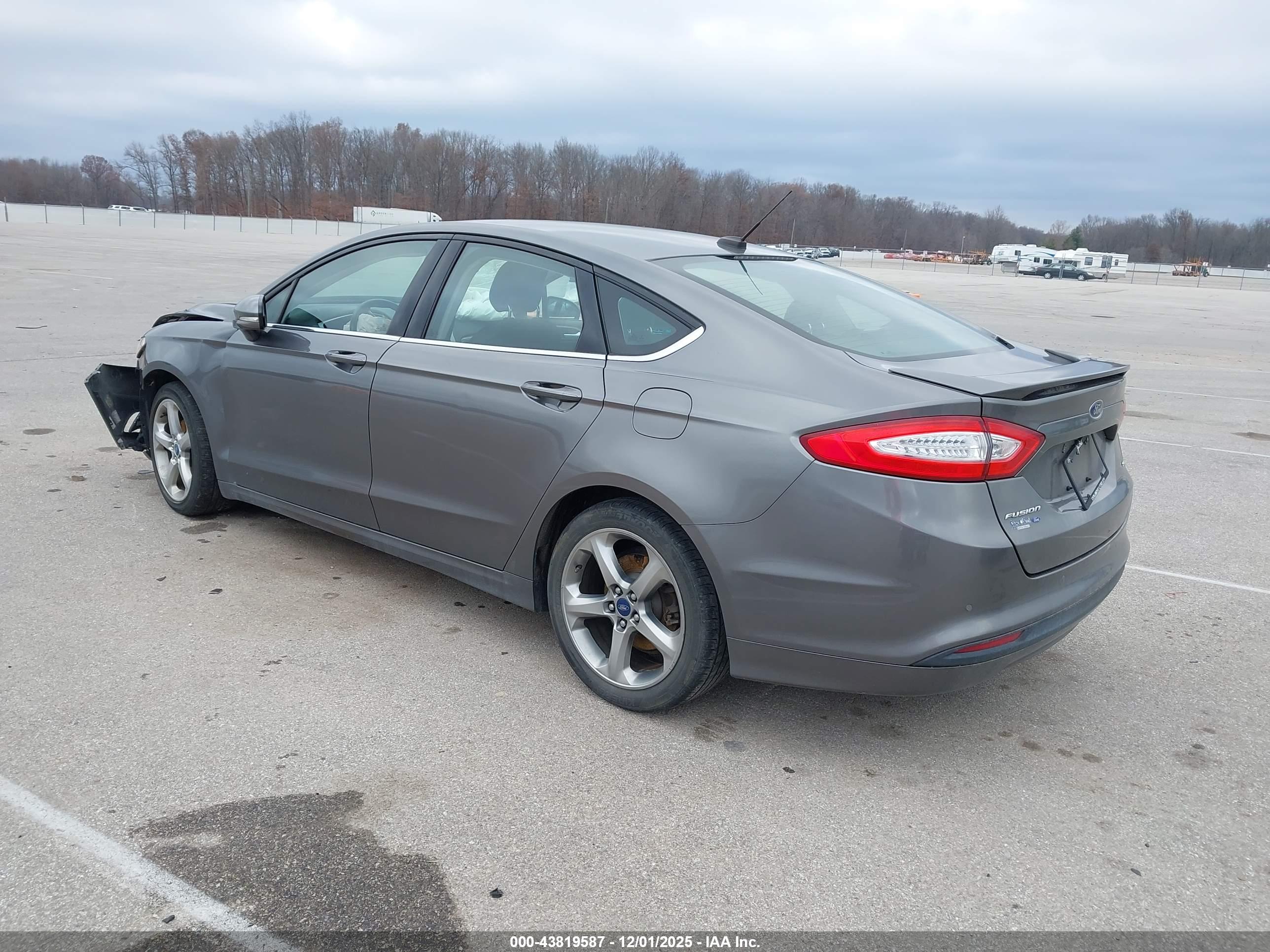 FORD FUSION image 3