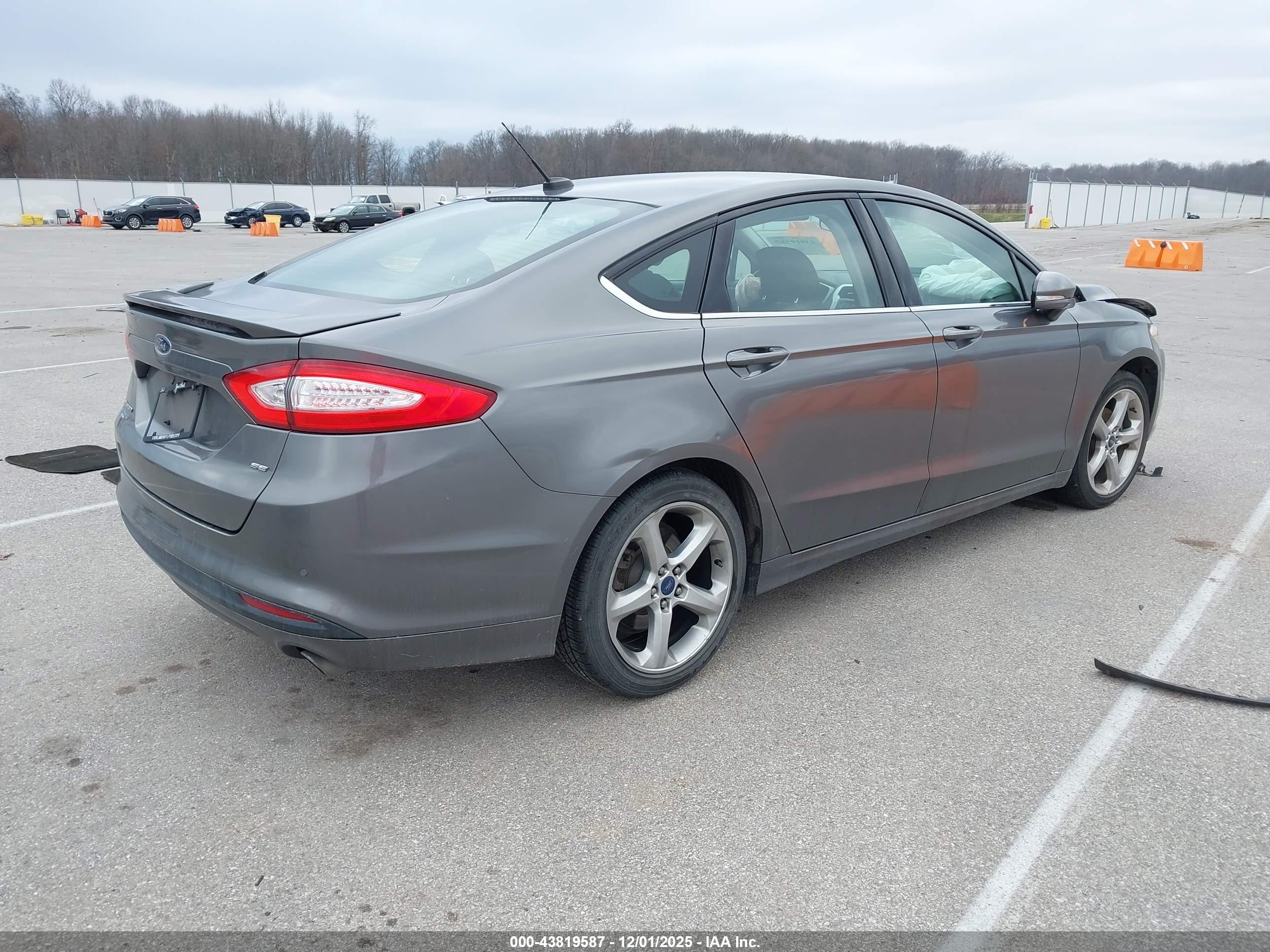 FORD FUSION image 4