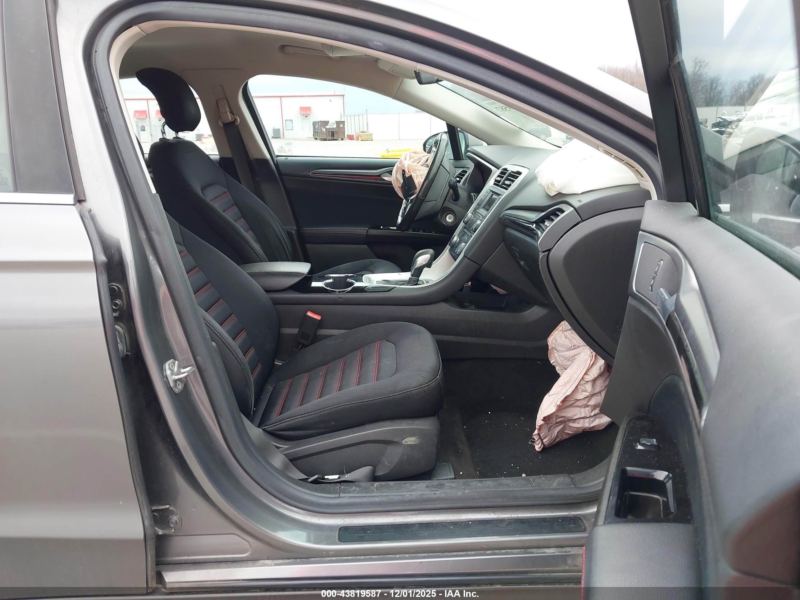 FORD FUSION image 5