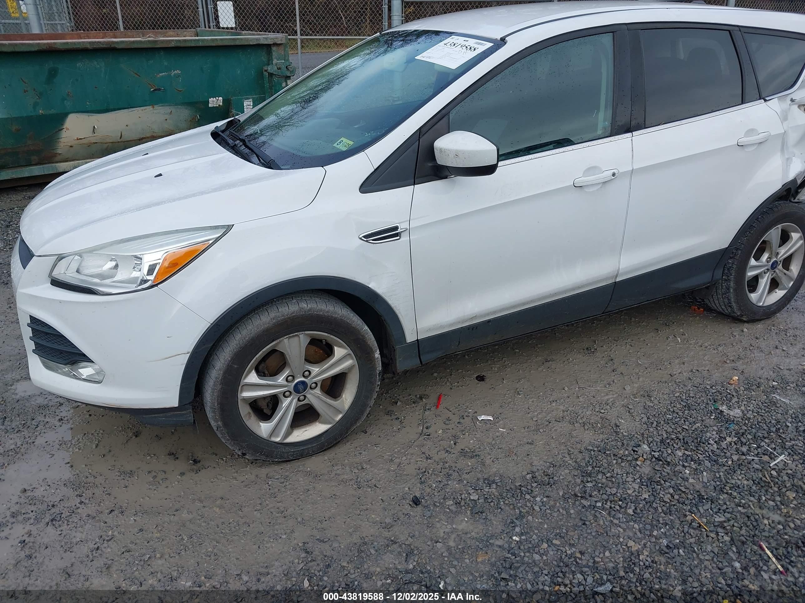 FORD ESCAPE image 2