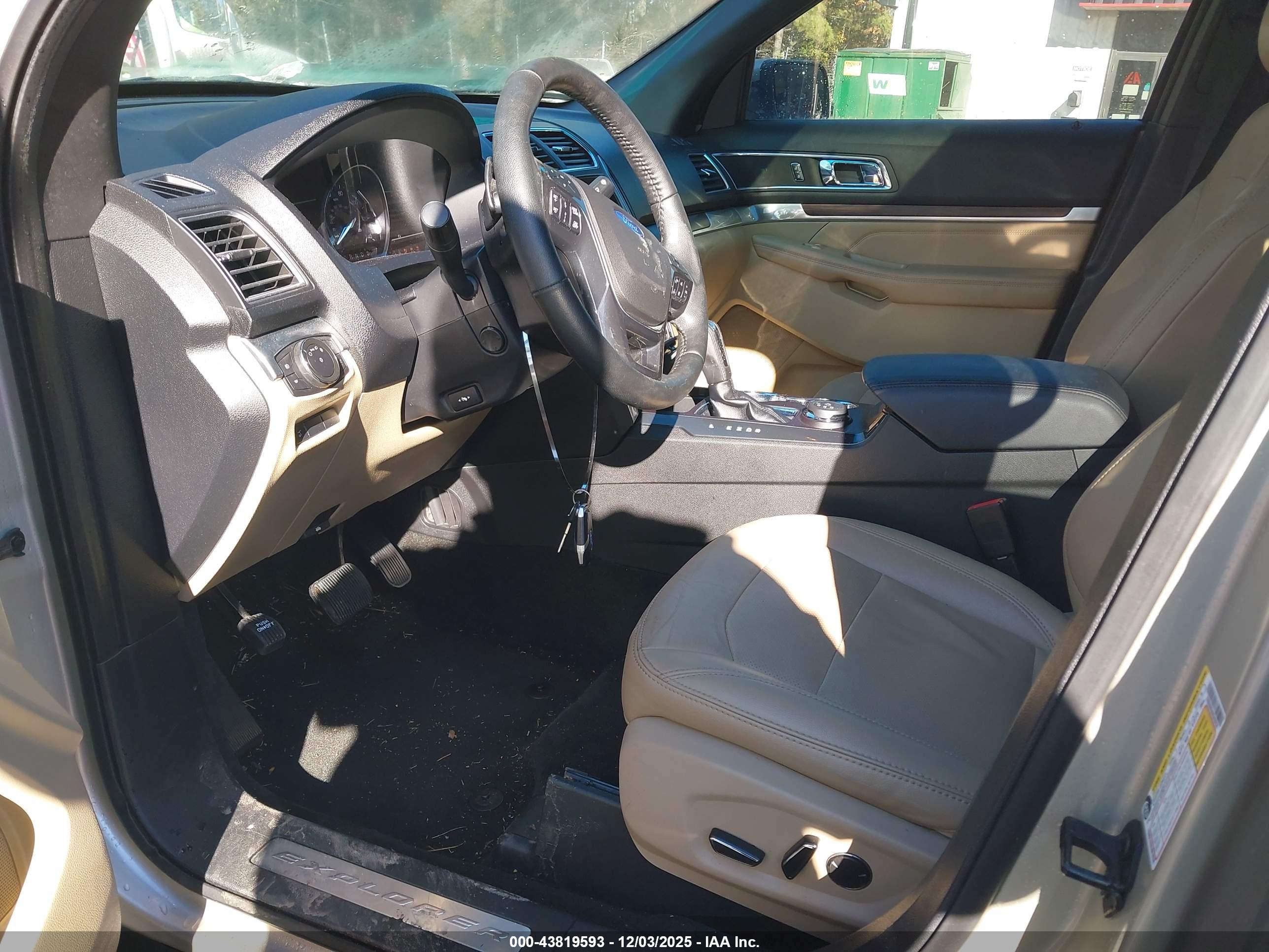 FORD EXPLORER image 5