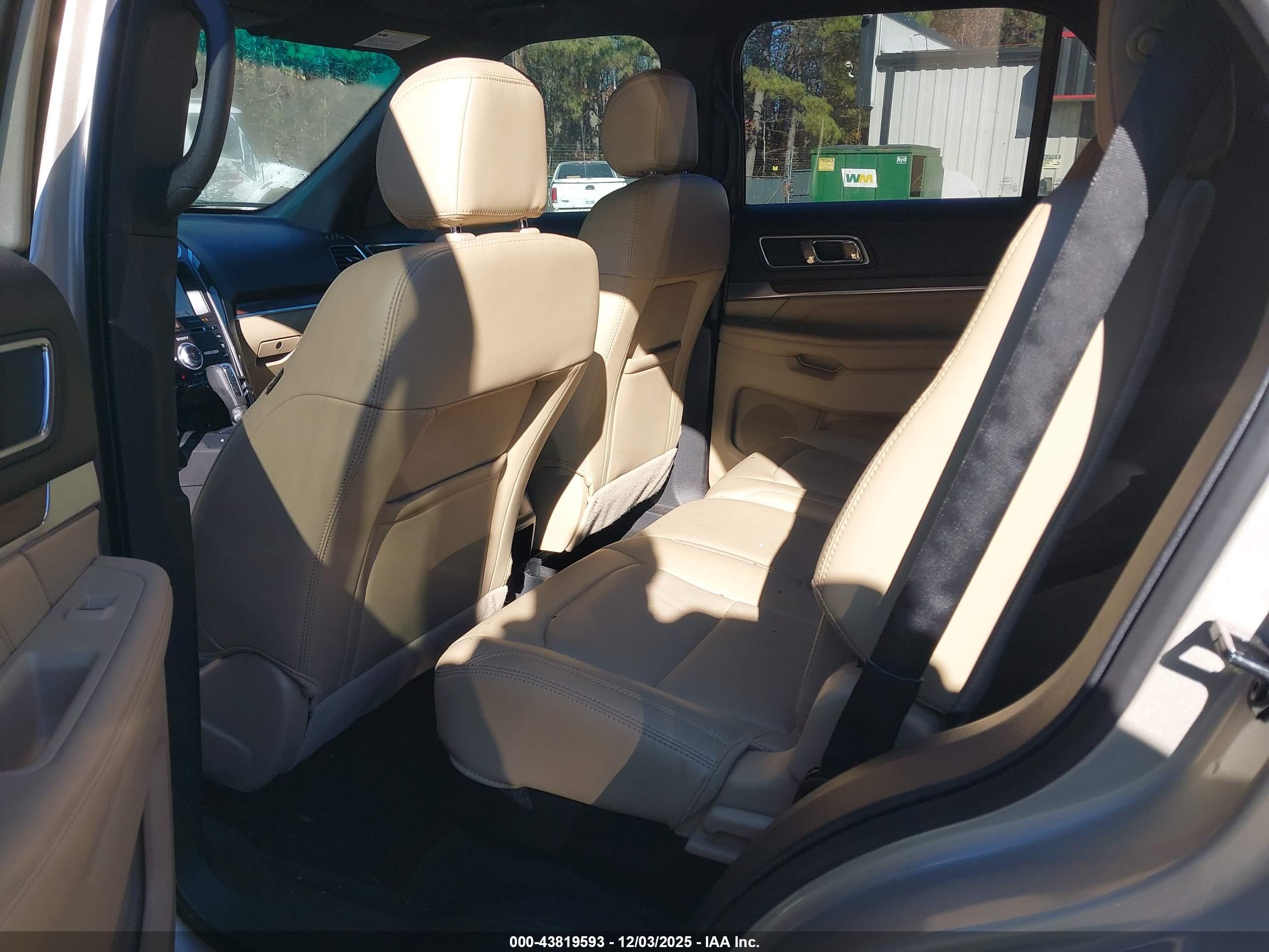 FORD EXPLORER image 8
