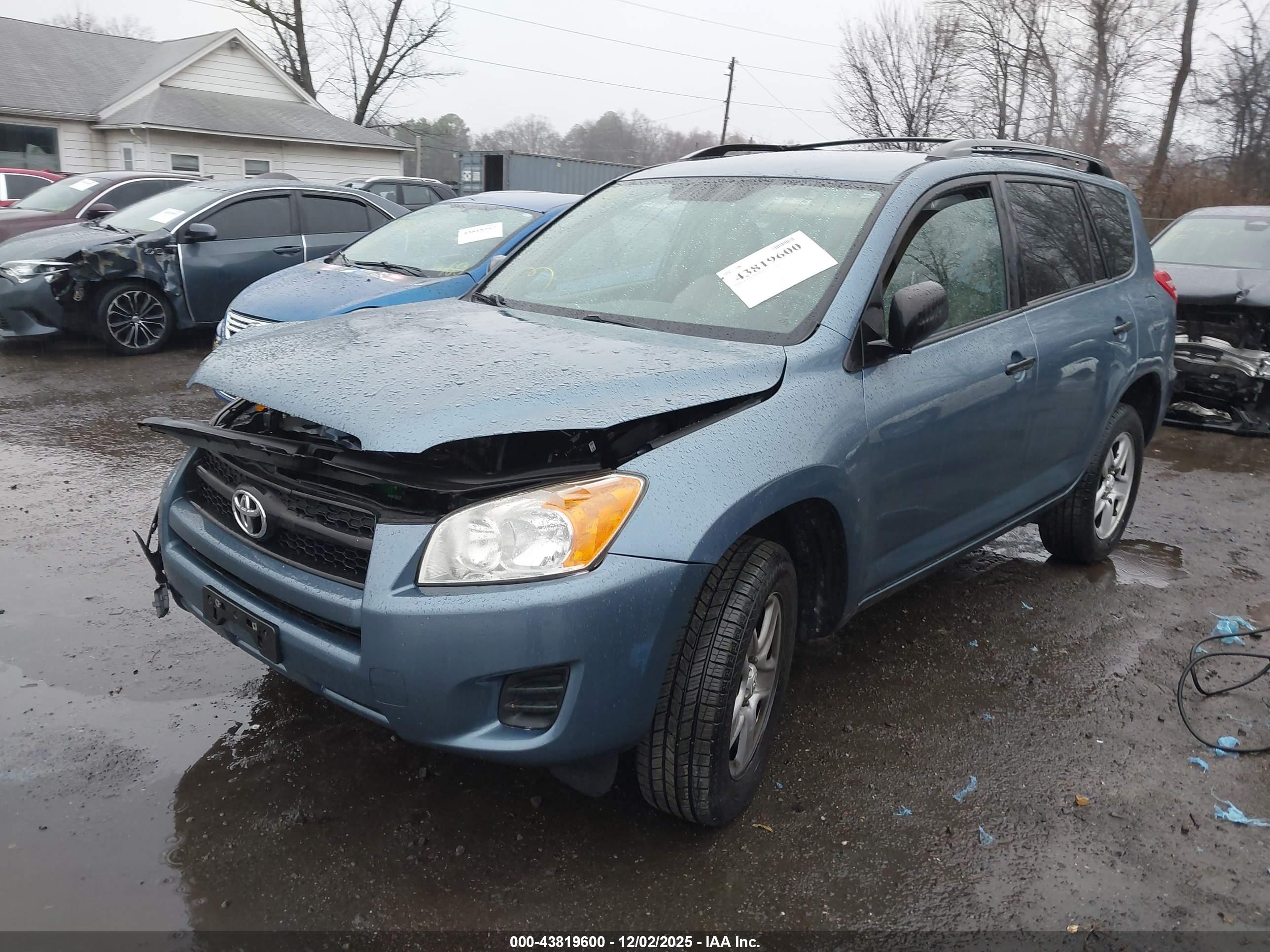 TOYOTA RAV4 image 2
