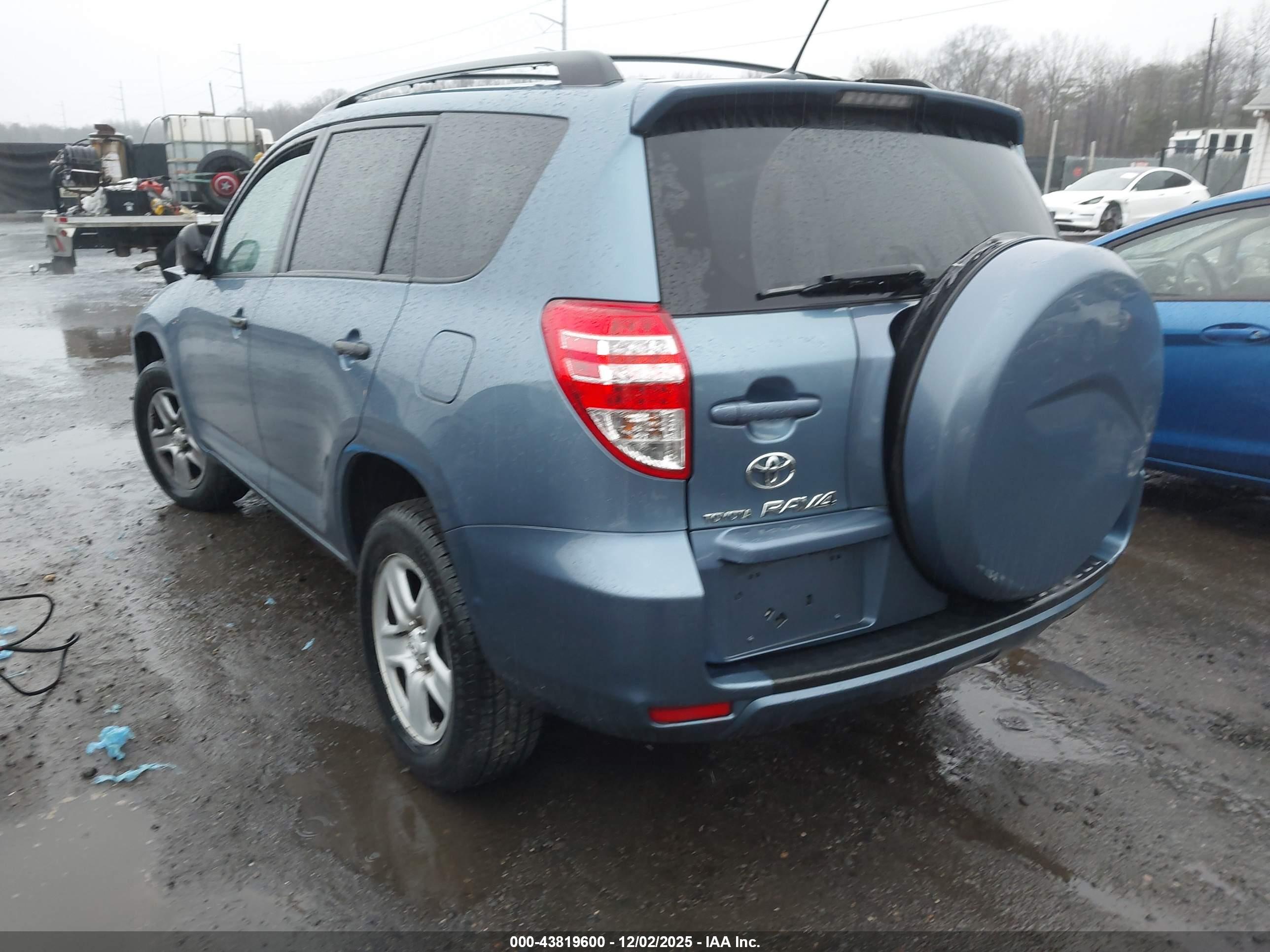 TOYOTA RAV4 image 3