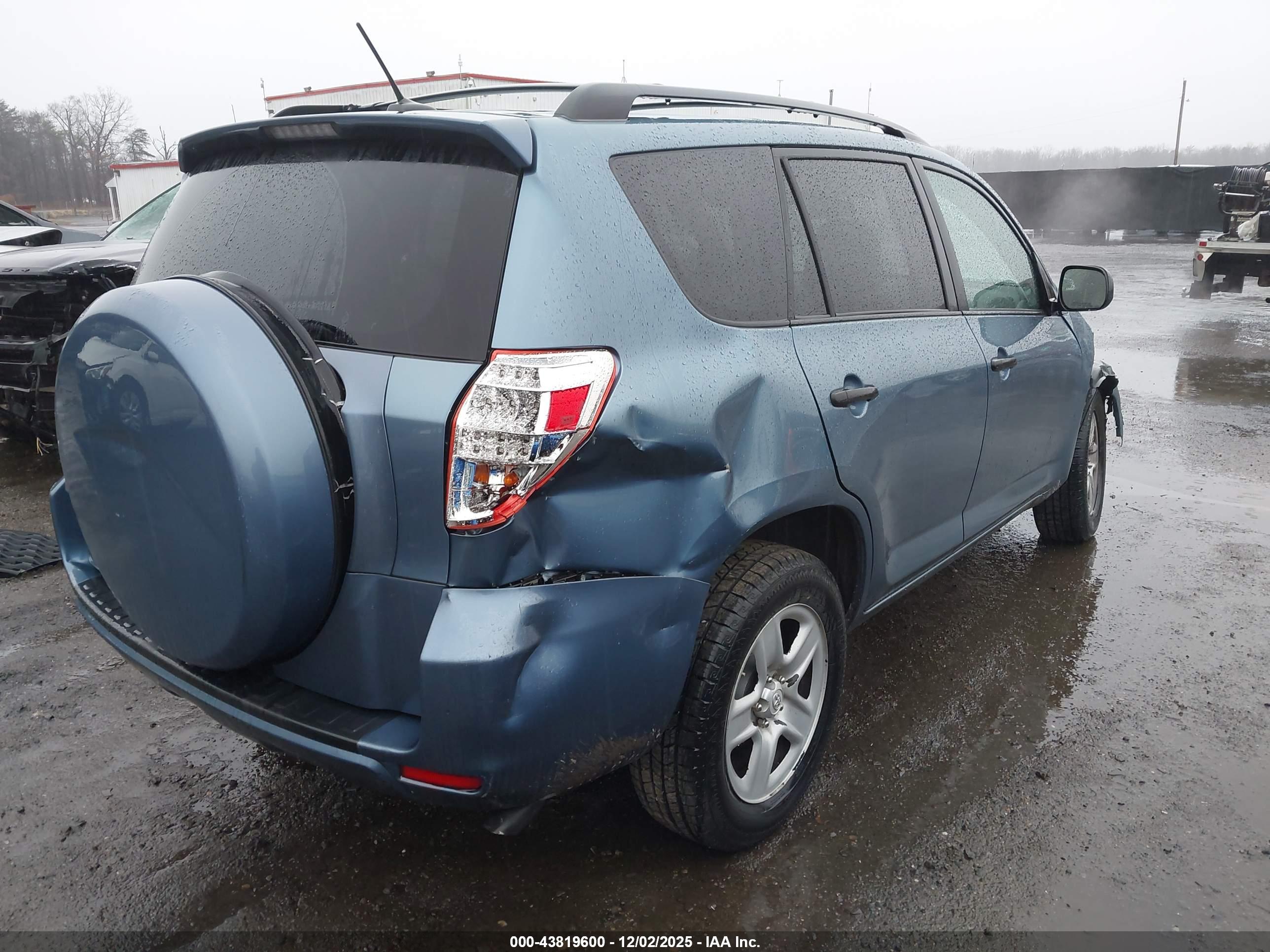 TOYOTA RAV4 image 4
