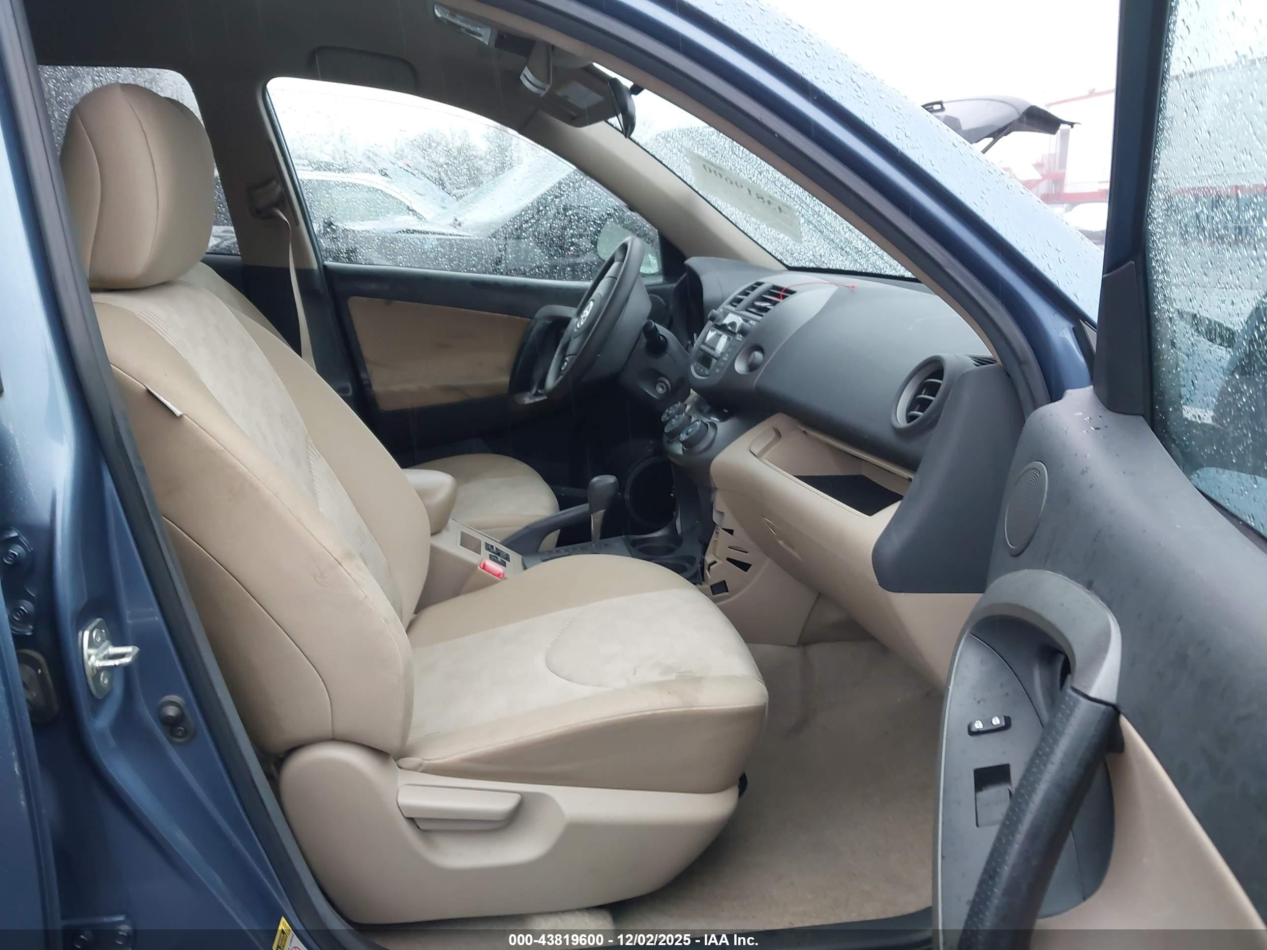 TOYOTA RAV4 image 5