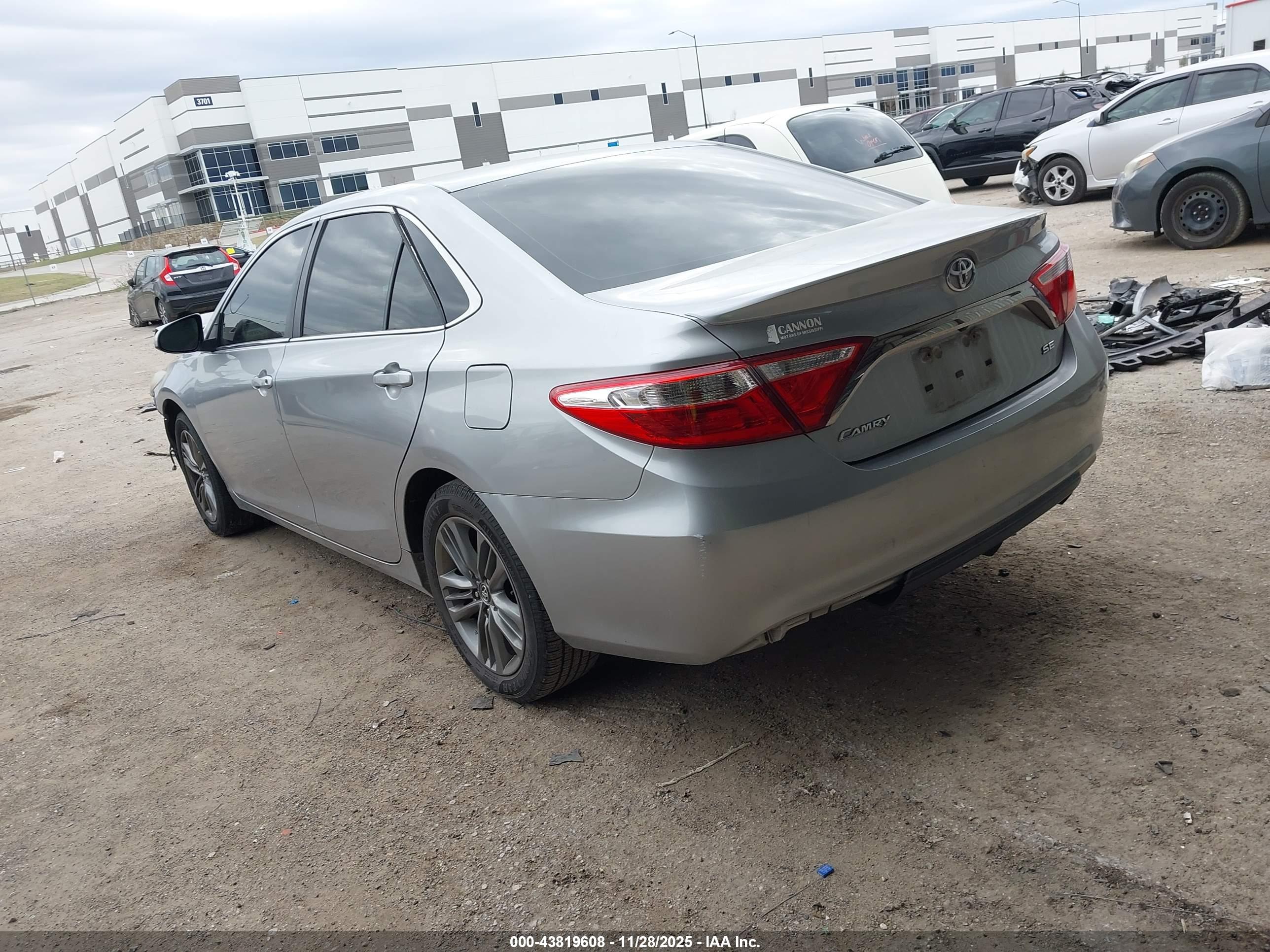 TOYOTA CAMRY image 3