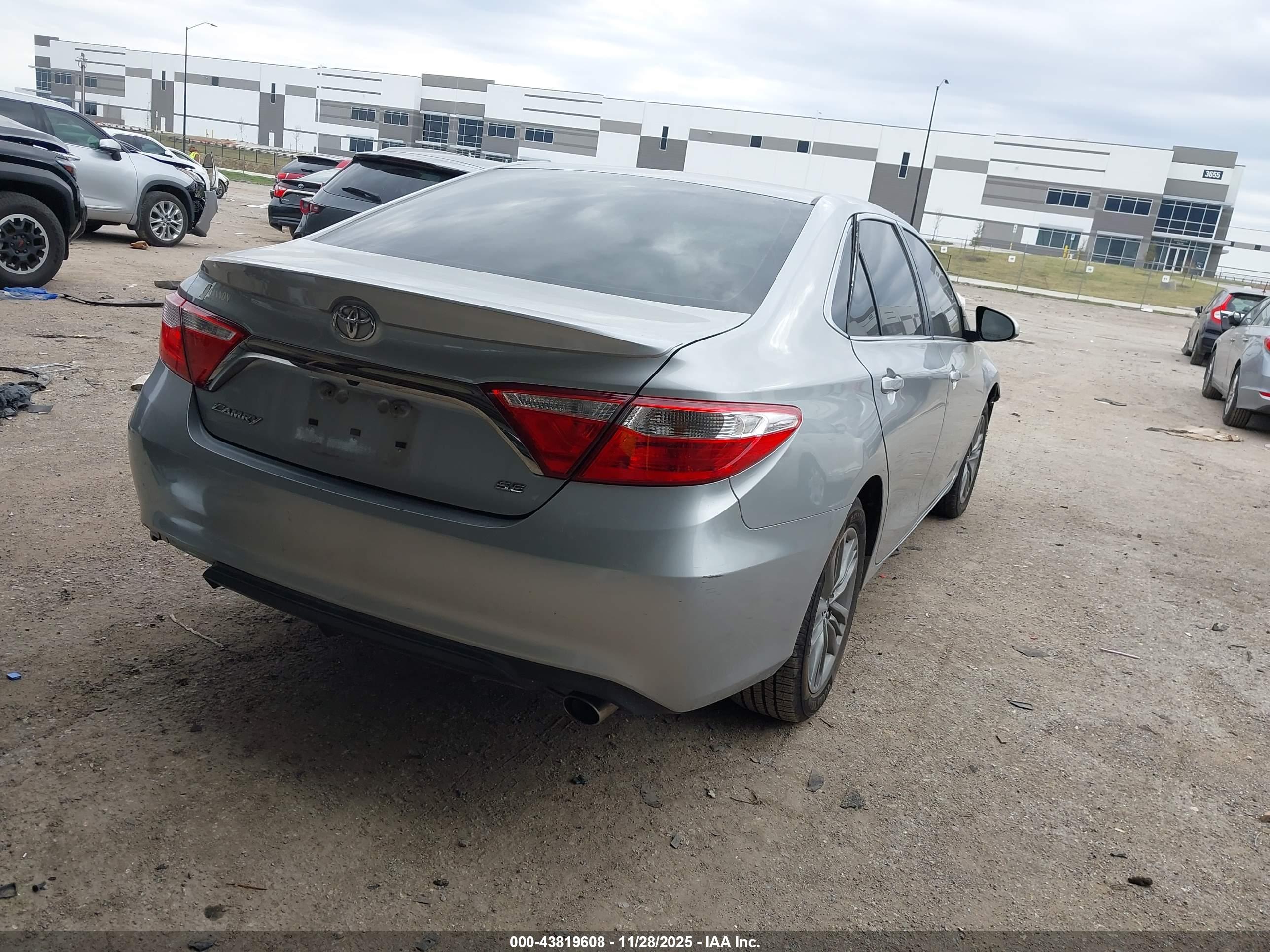 TOYOTA CAMRY image 4
