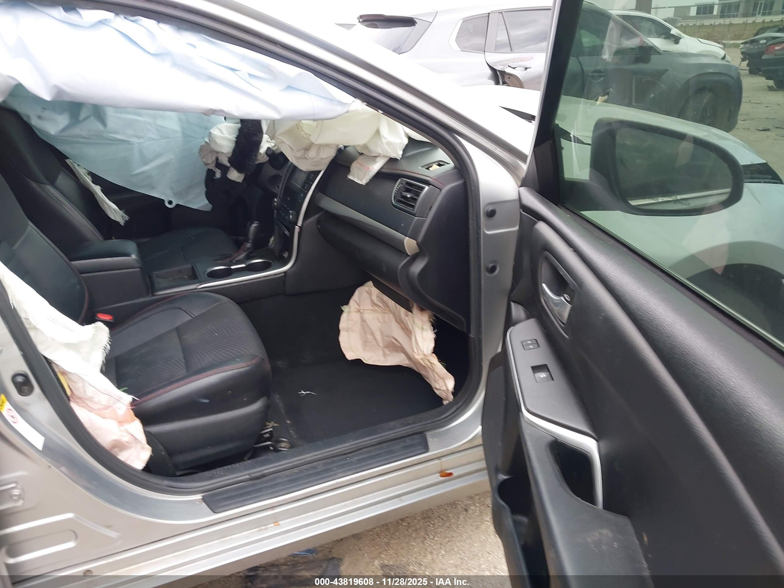 TOYOTA CAMRY image 5