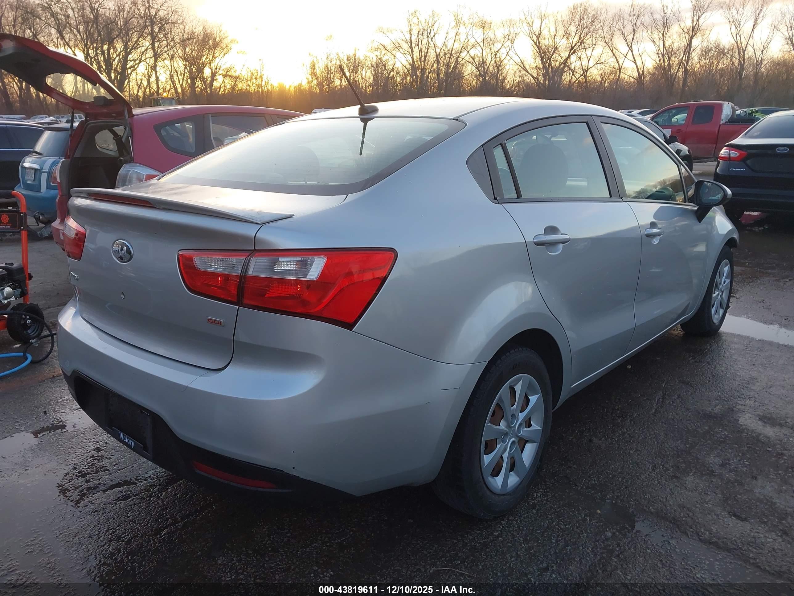KIA RIO image 4