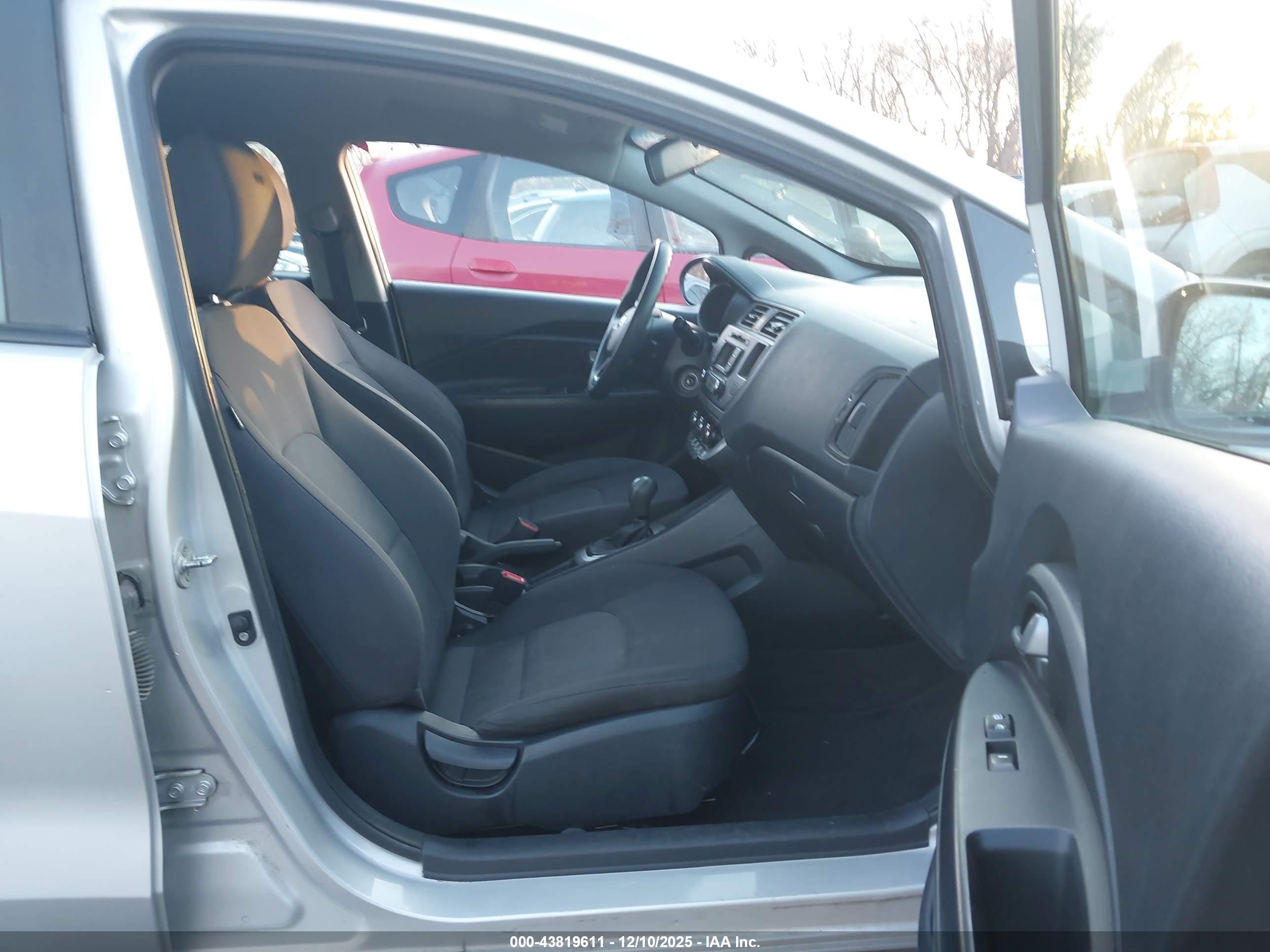 KIA RIO image 5