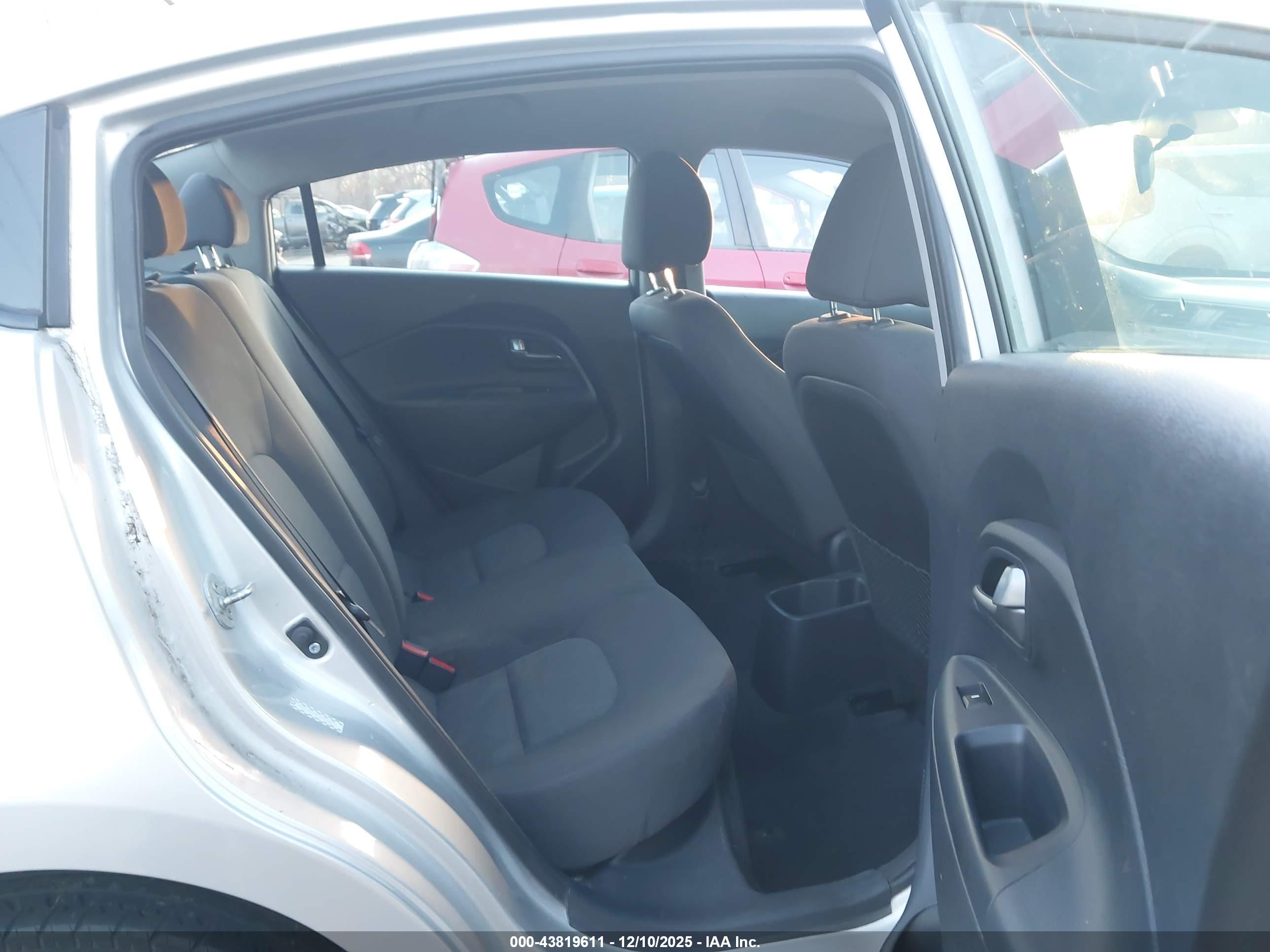 KIA RIO image 8