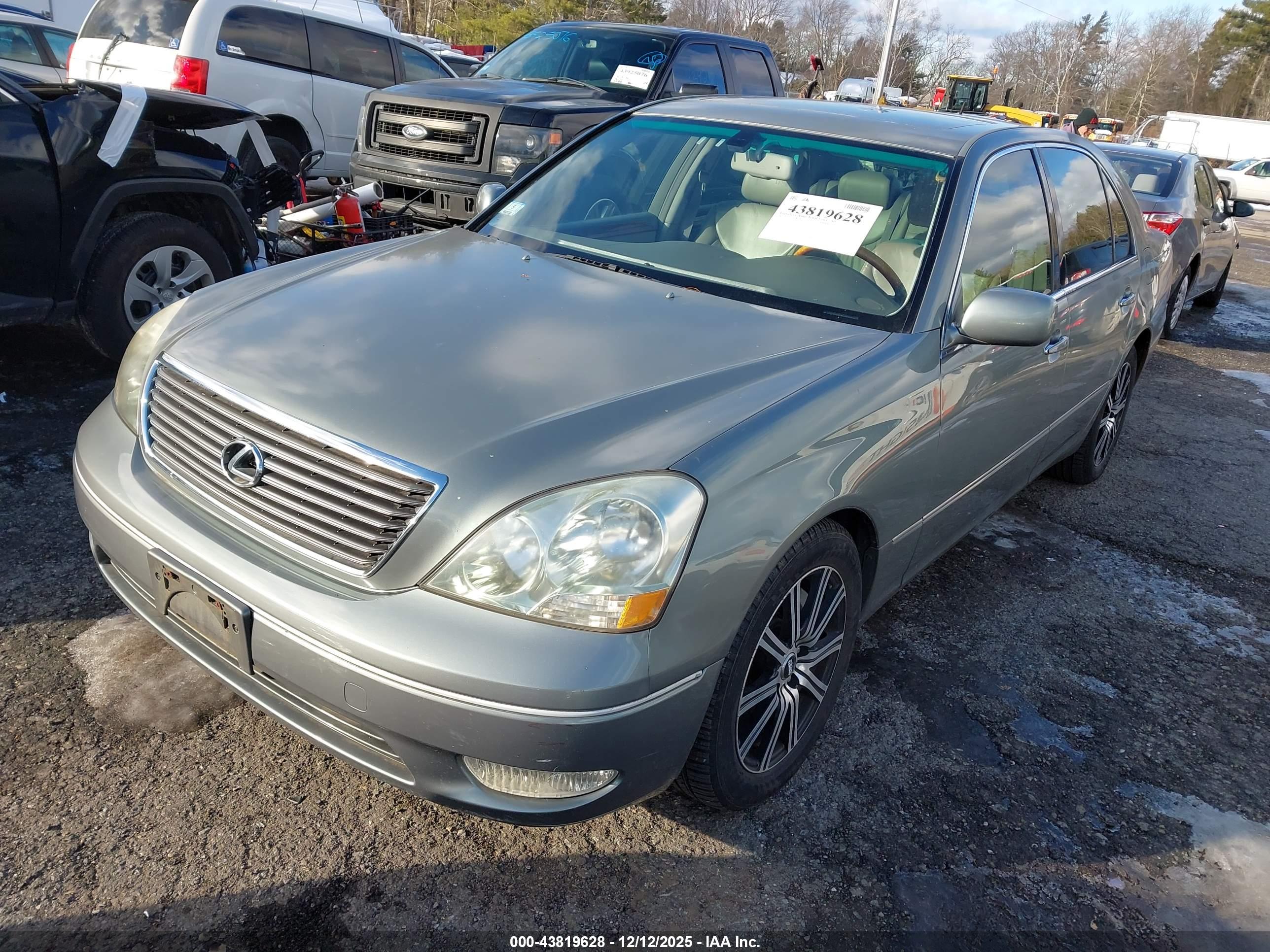 LEXUS LS image 2