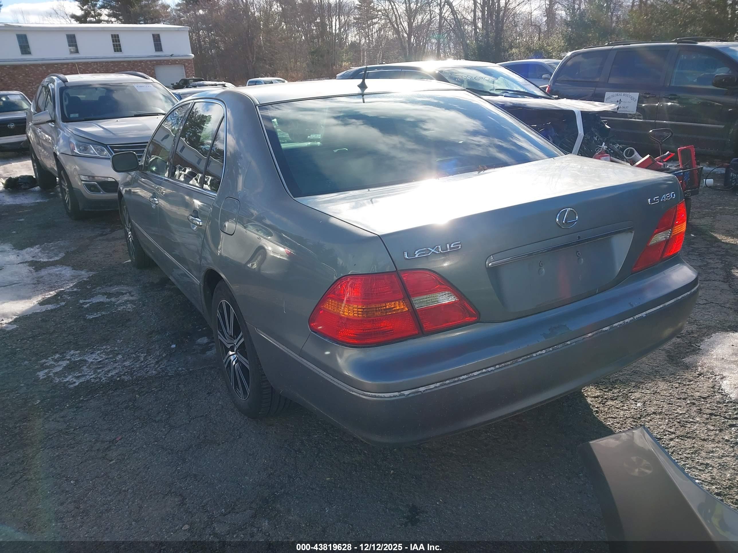 LEXUS LS image 3