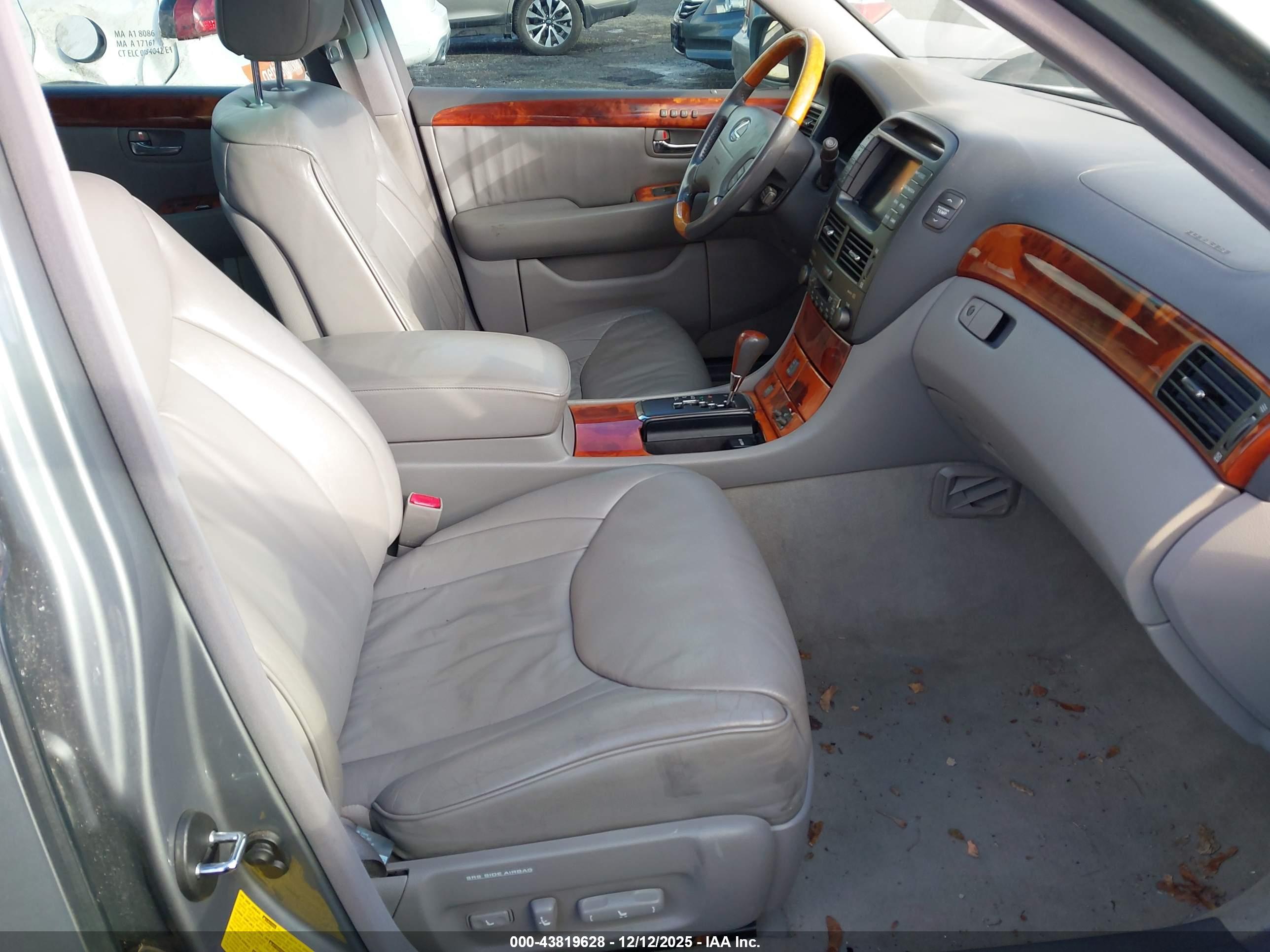 LEXUS LS image 5