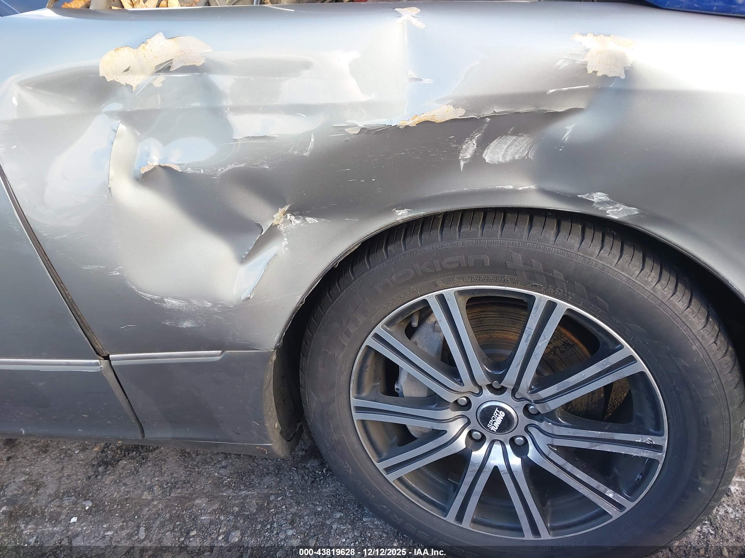 LEXUS LS image 6