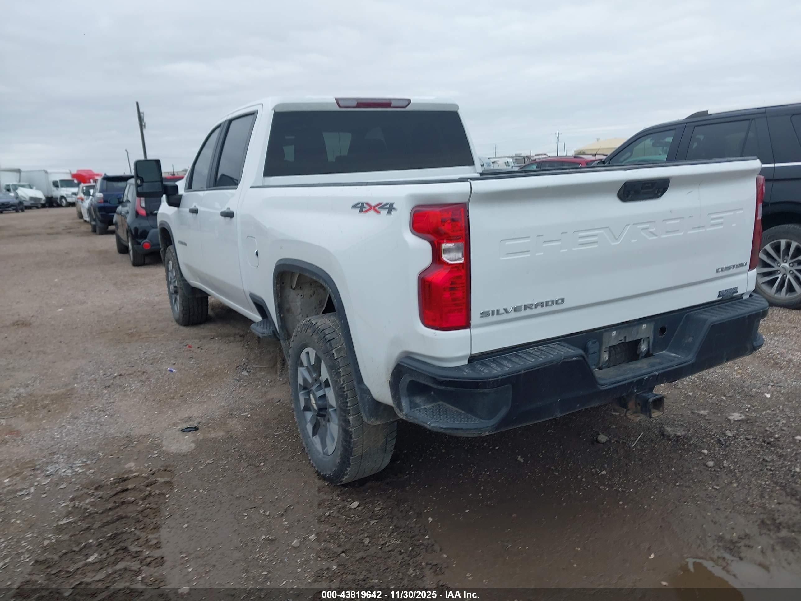 CHEVROLET SILVERADO image 3