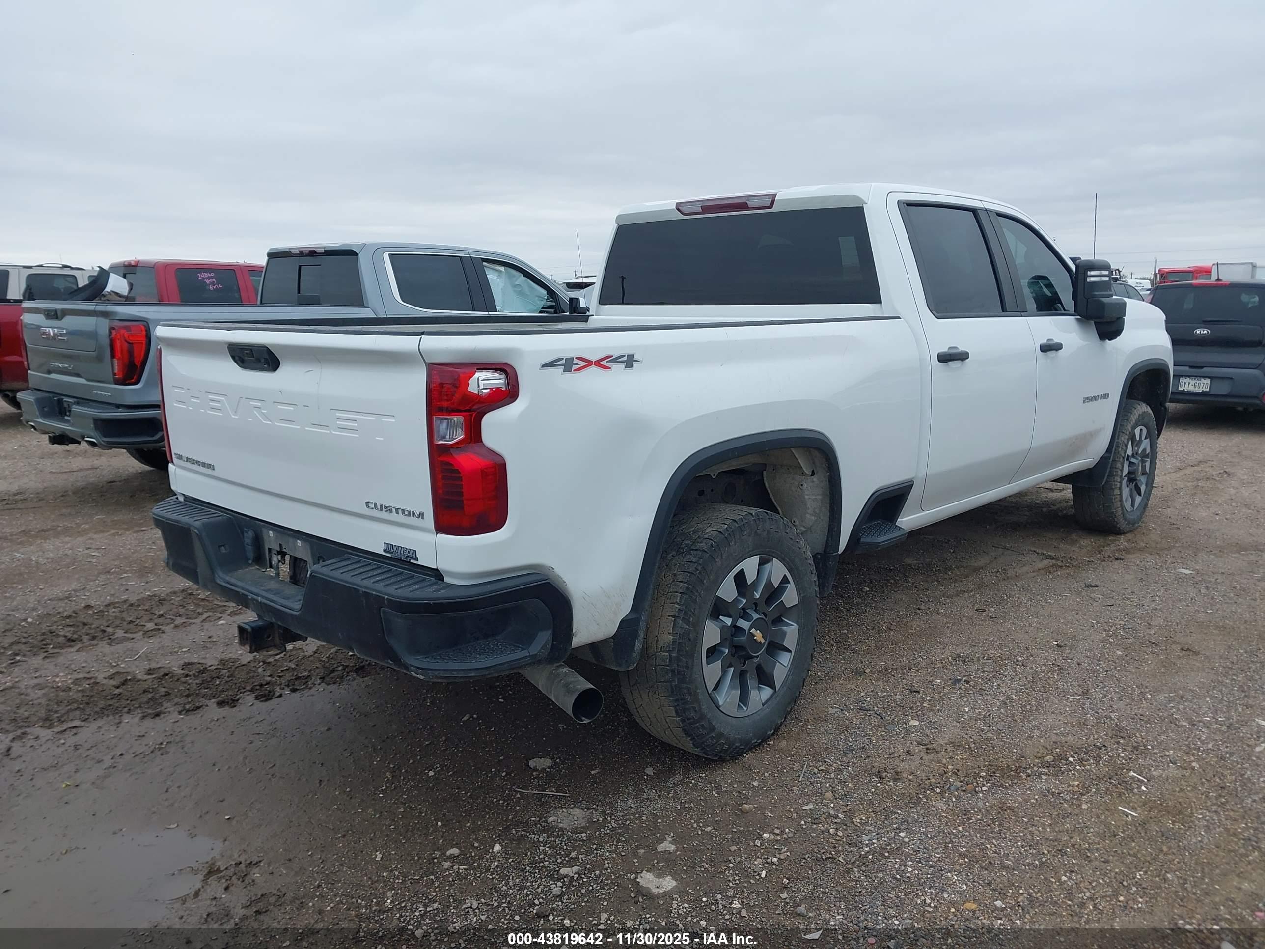 CHEVROLET SILVERADO image 4
