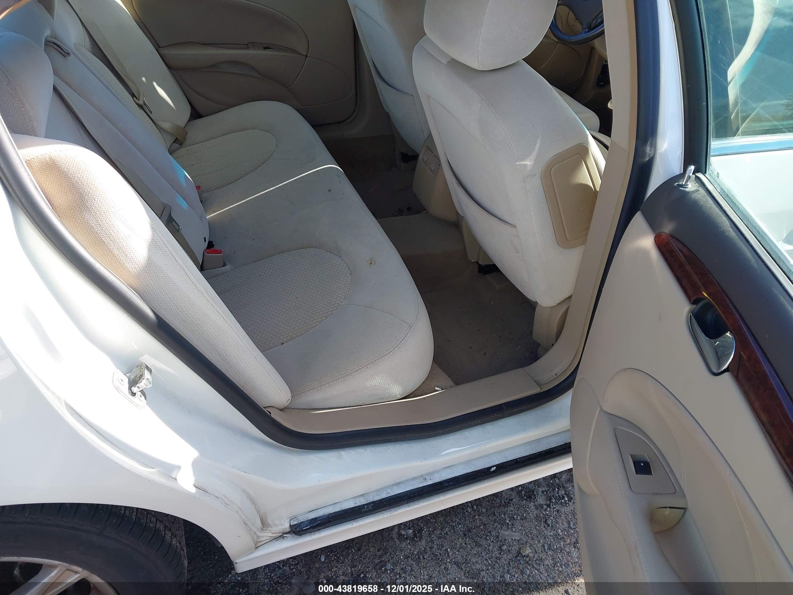 BUICK LUCERNE image 8
