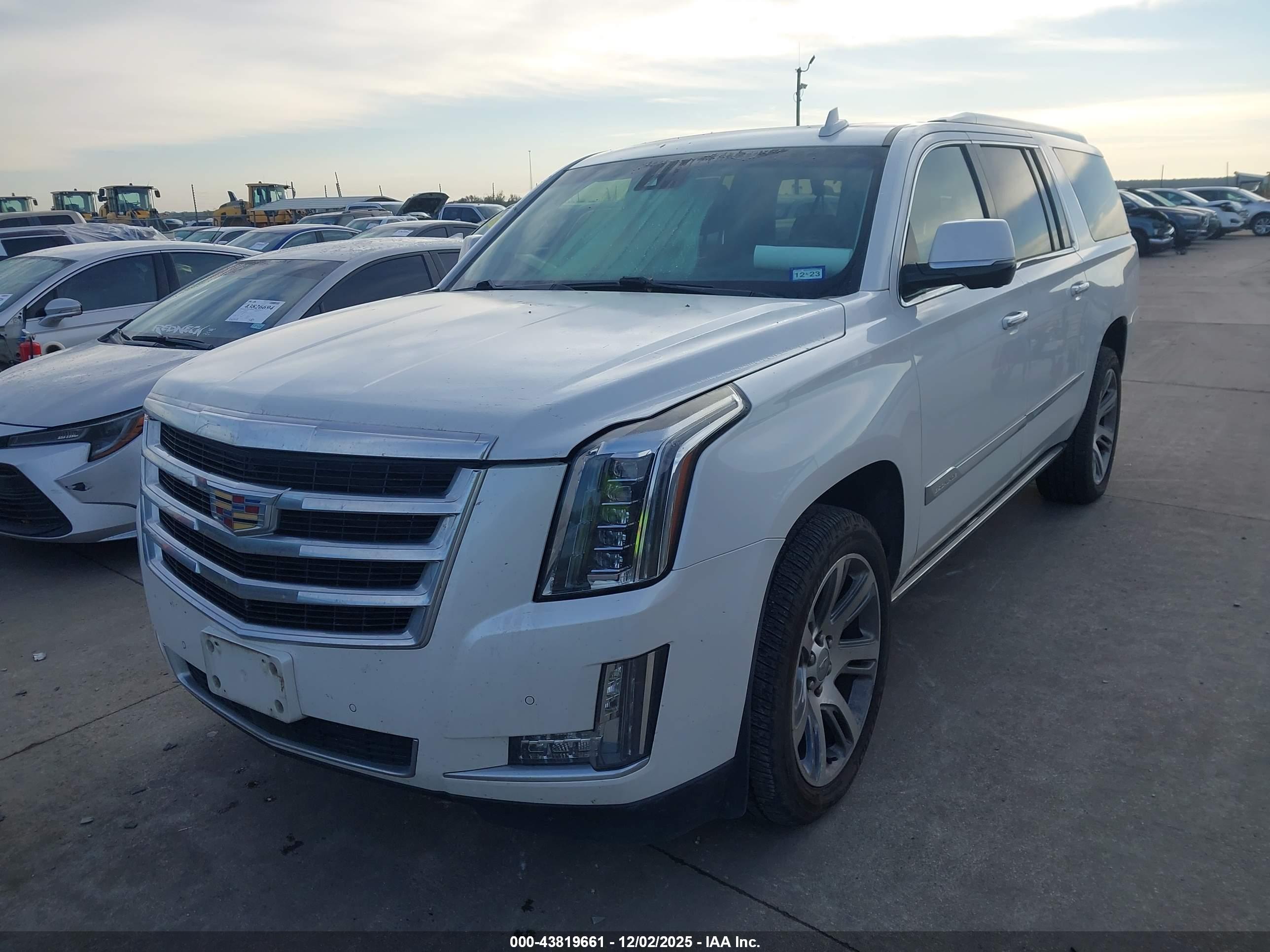 CADILLAC ESCALADE image 2