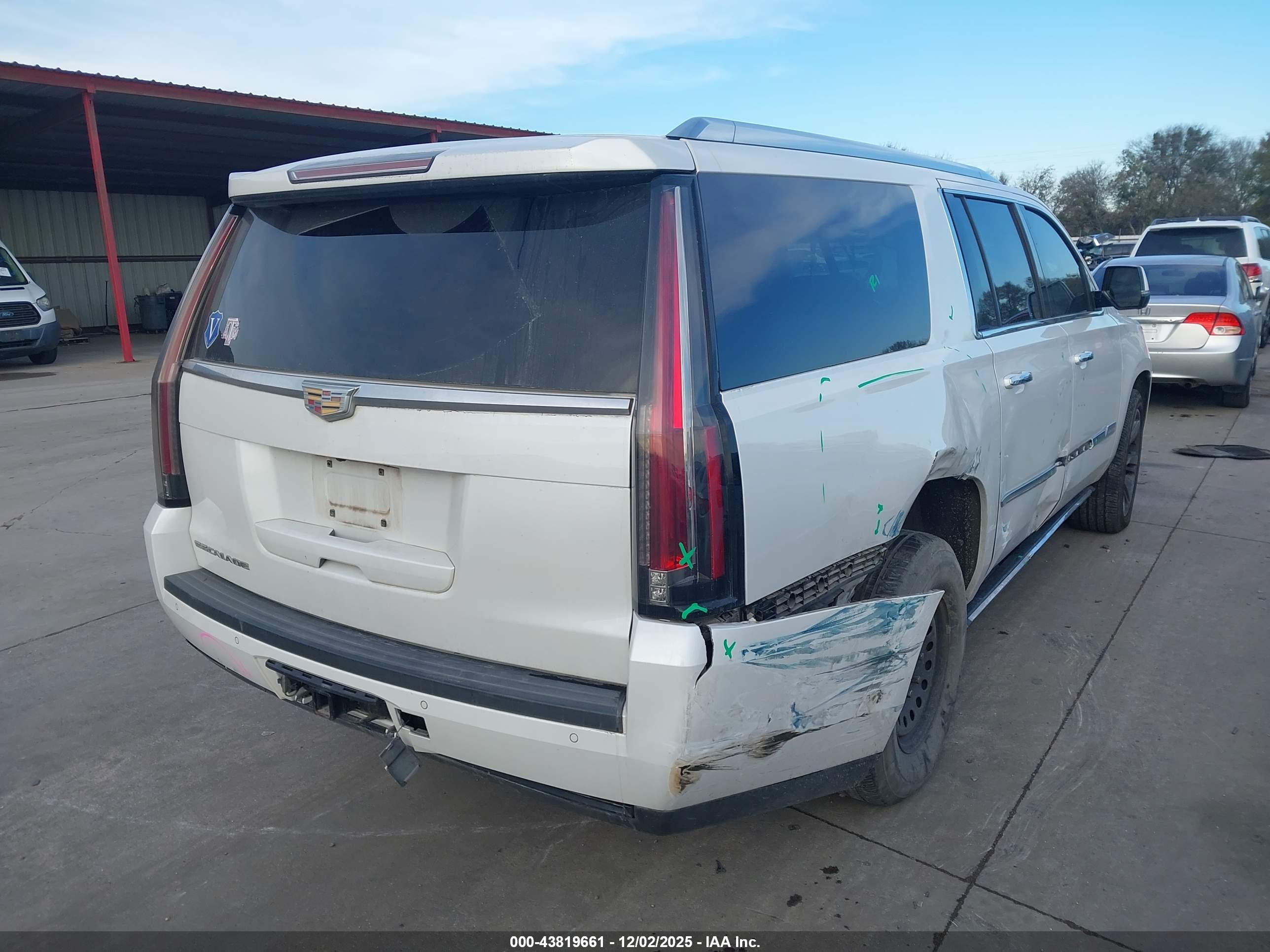 CADILLAC ESCALADE image 4