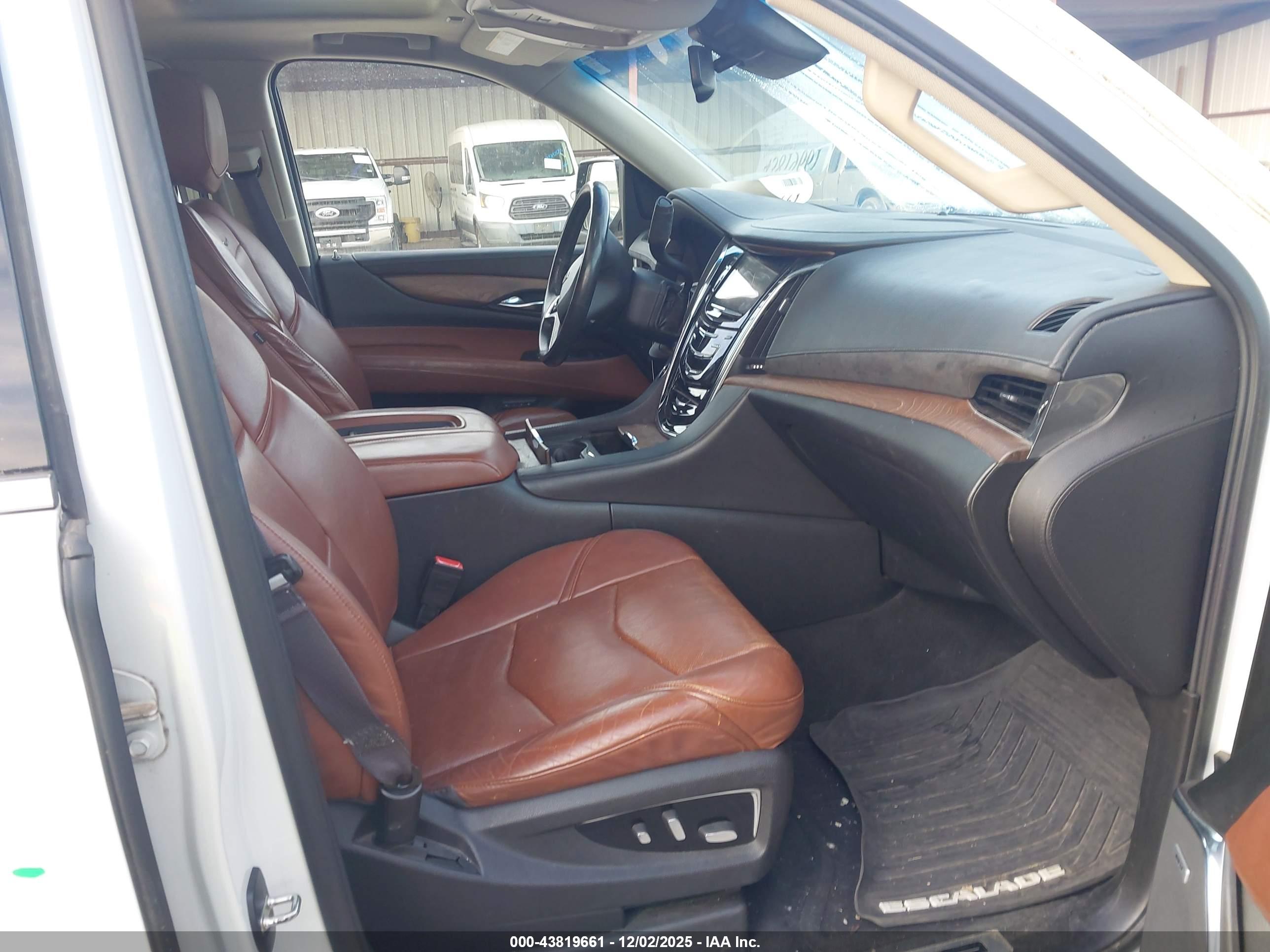 CADILLAC ESCALADE image 5