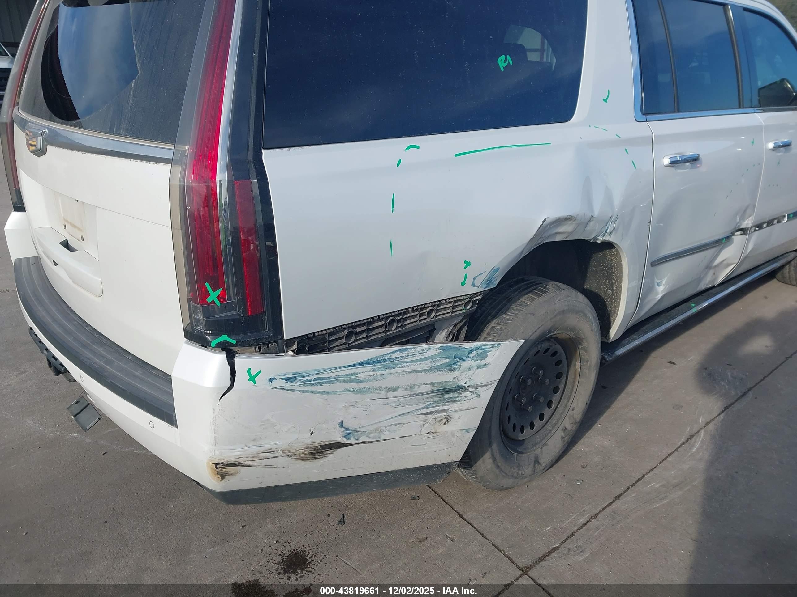 CADILLAC ESCALADE image 6