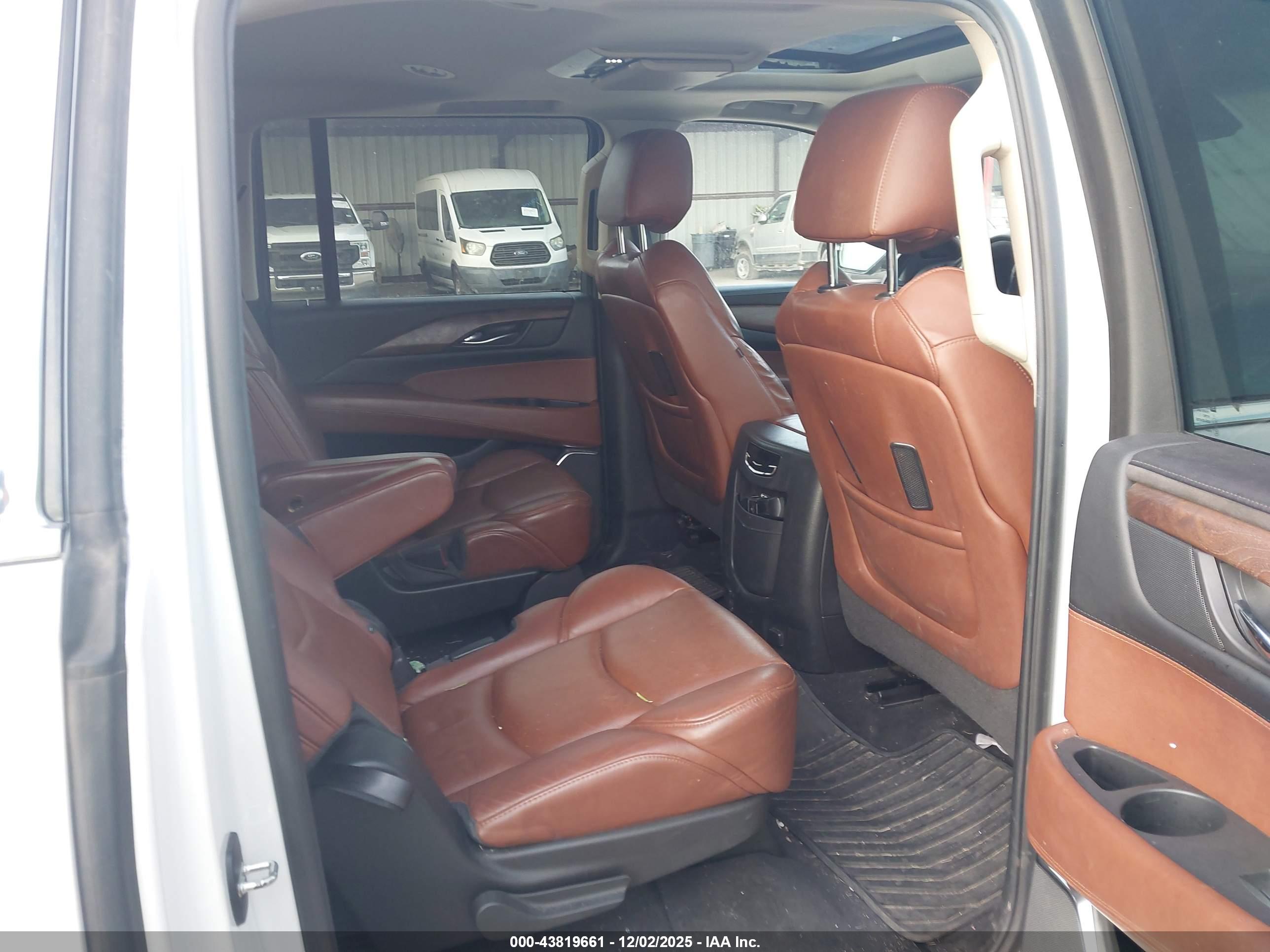 CADILLAC ESCALADE image 8