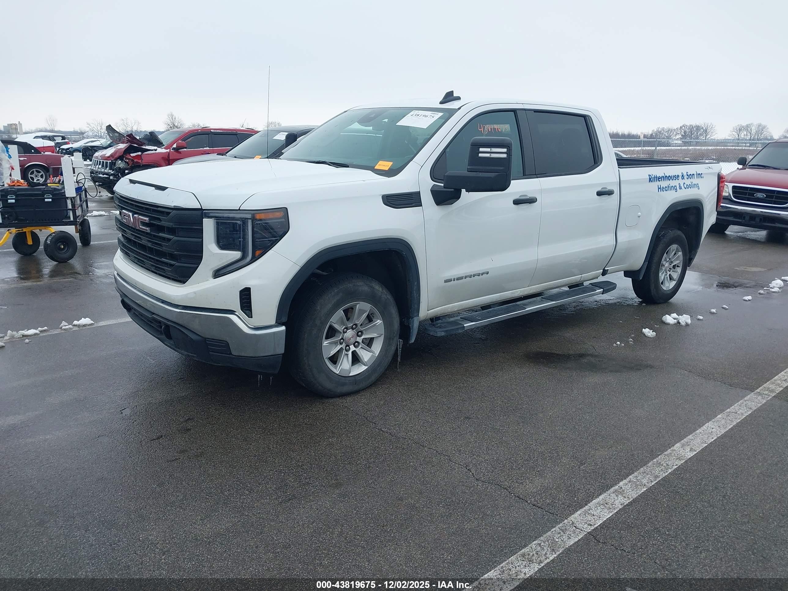 GMC SIERRA image 2