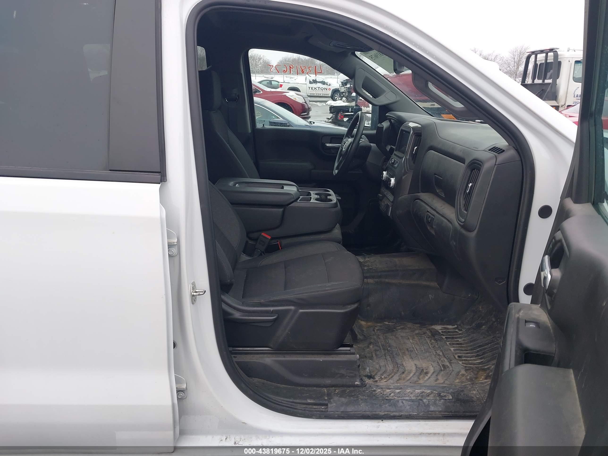 GMC SIERRA image 5