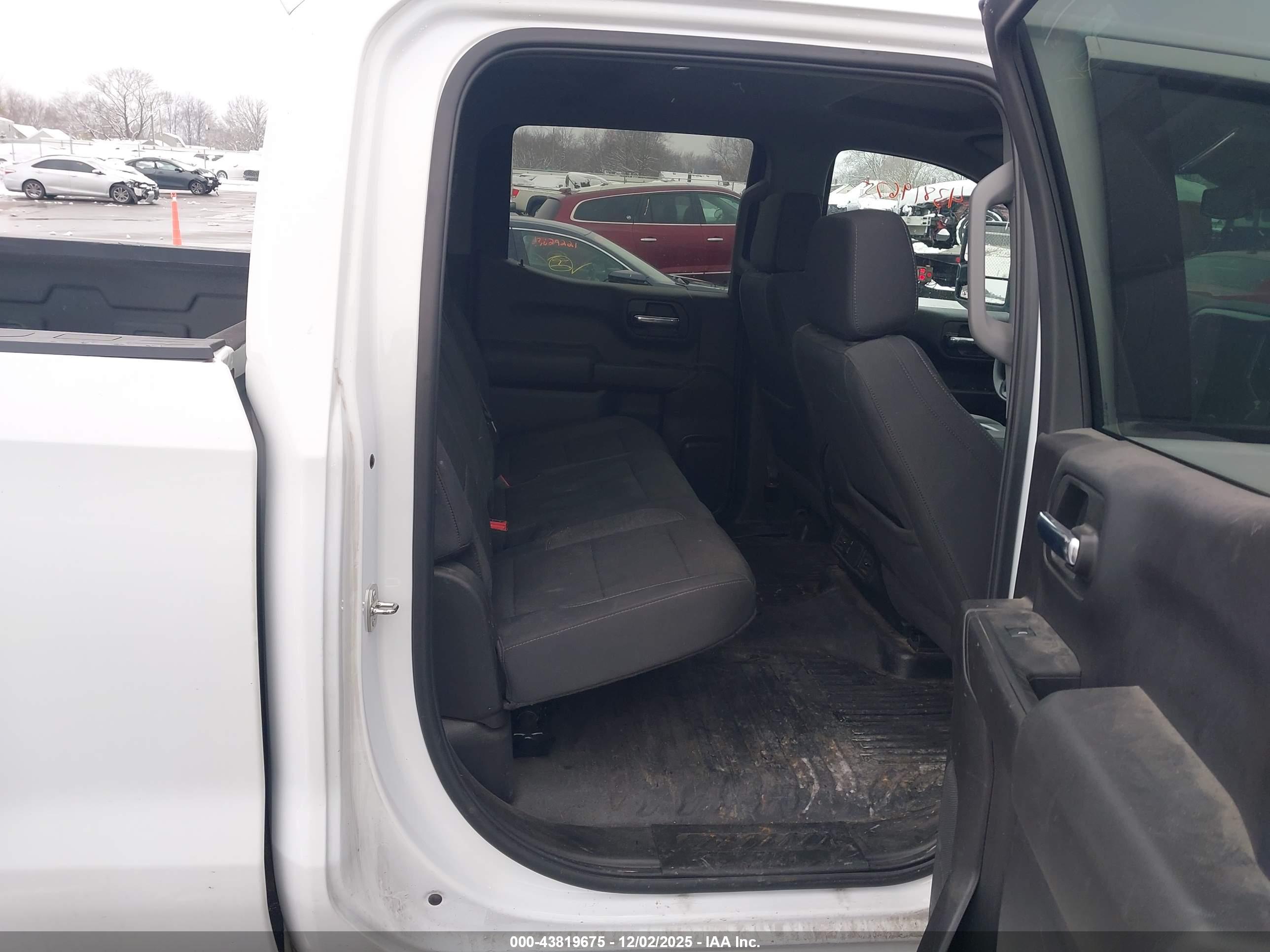 GMC SIERRA image 8