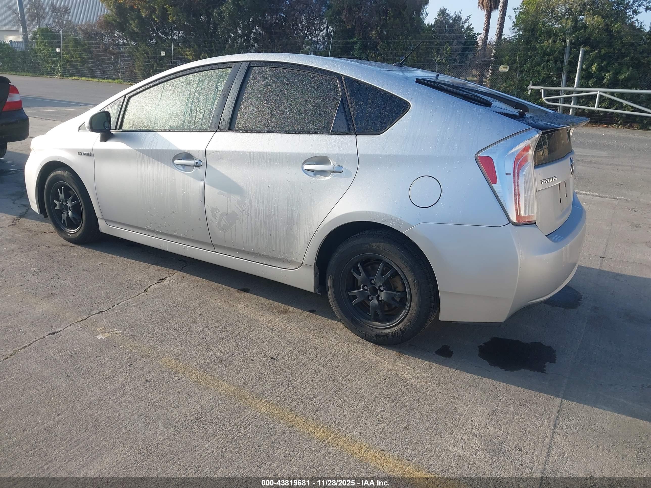 TOYOTA PRIUS image 3