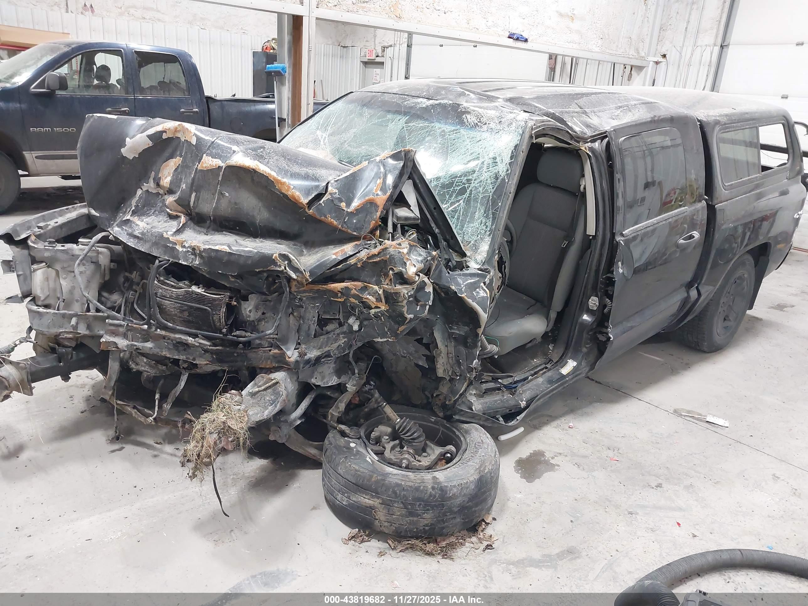 DODGE DAKOTA image 2