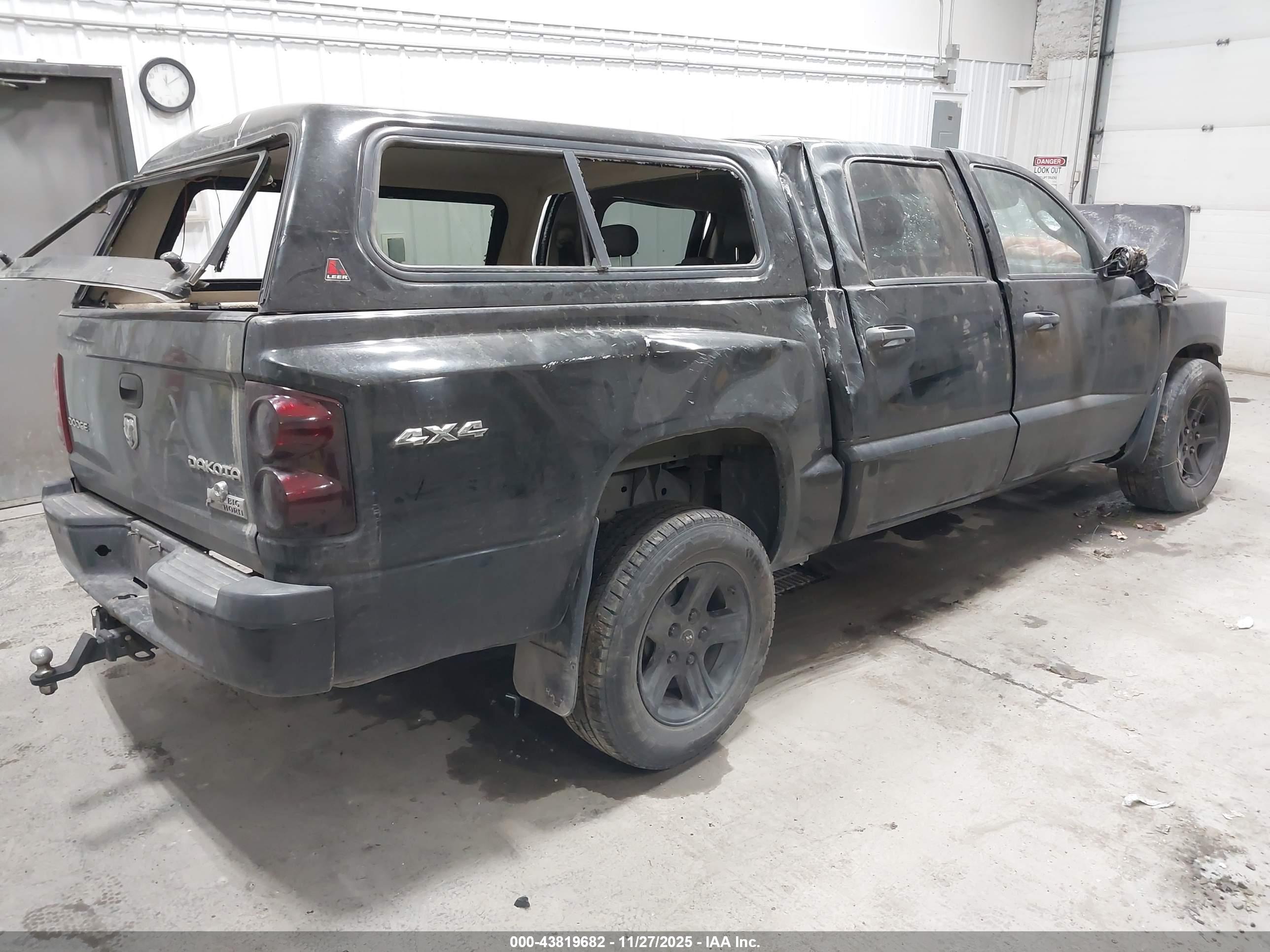 DODGE DAKOTA image 4